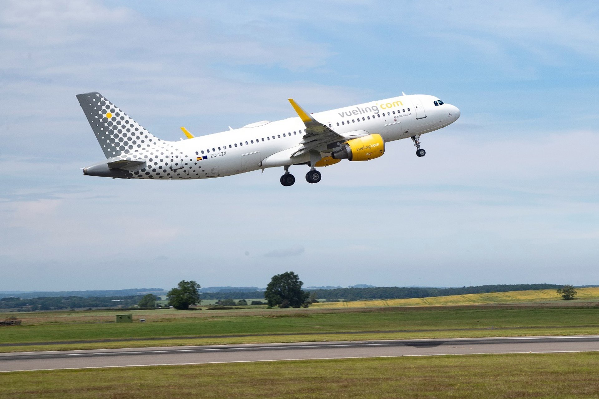 Vueling refuerza su operativa hacia Málaga para la Feria