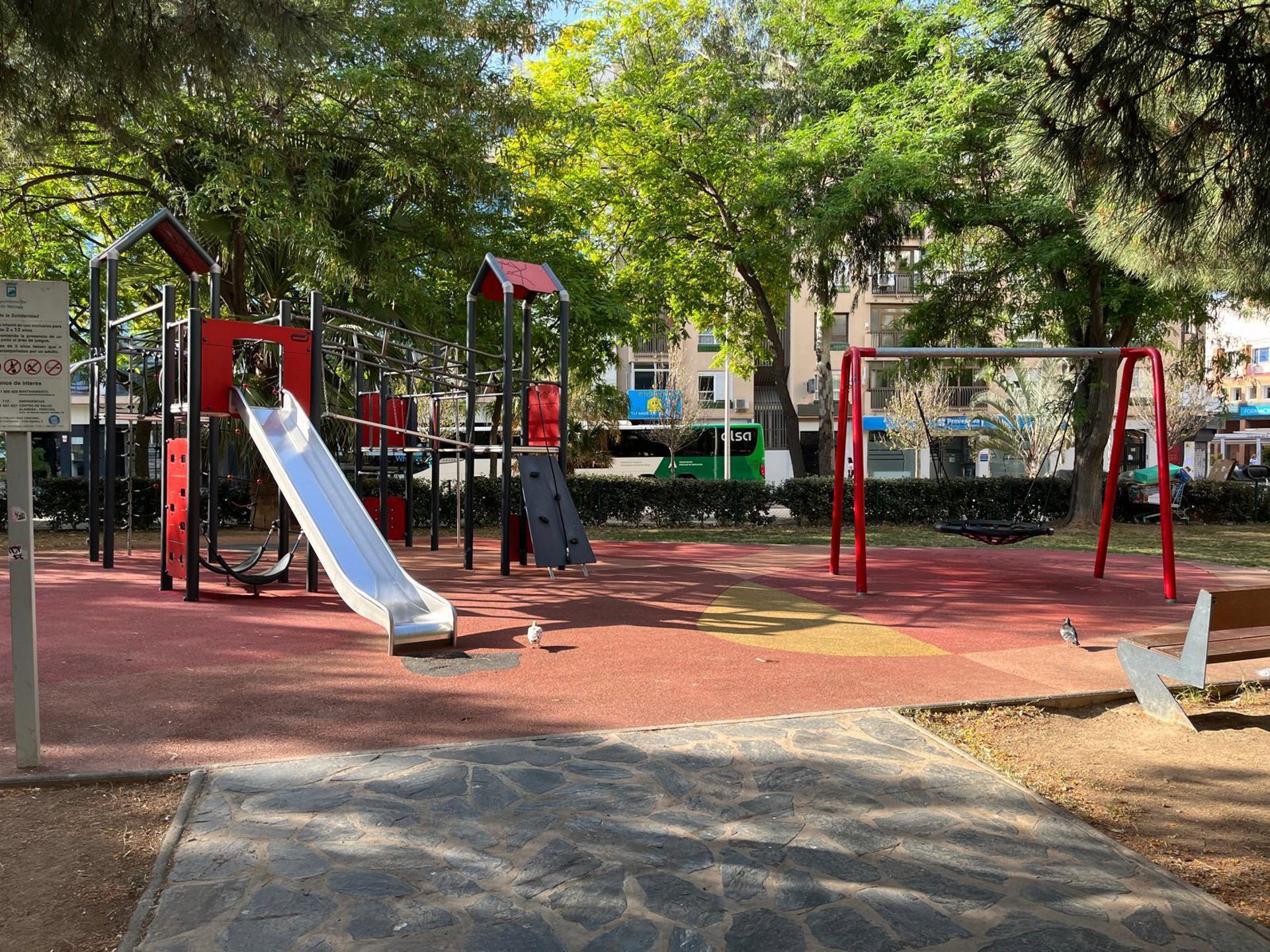 Ayuntamiento de Málaga adjudica por 300.000 euros la mejora de una treintena de parques infantiles en distritos