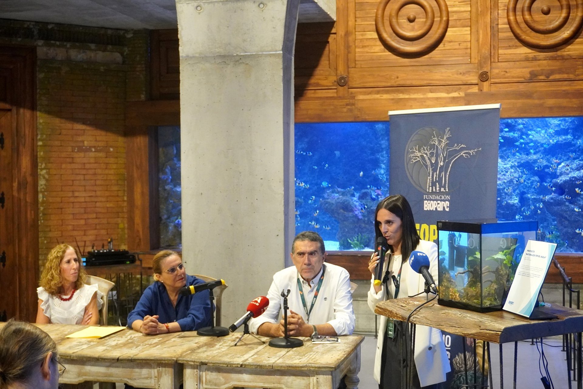 Bioparc y Ayuntamiento de Fuengirola convierten las aulas en ecosistemas vivos con la instalación de acuarios