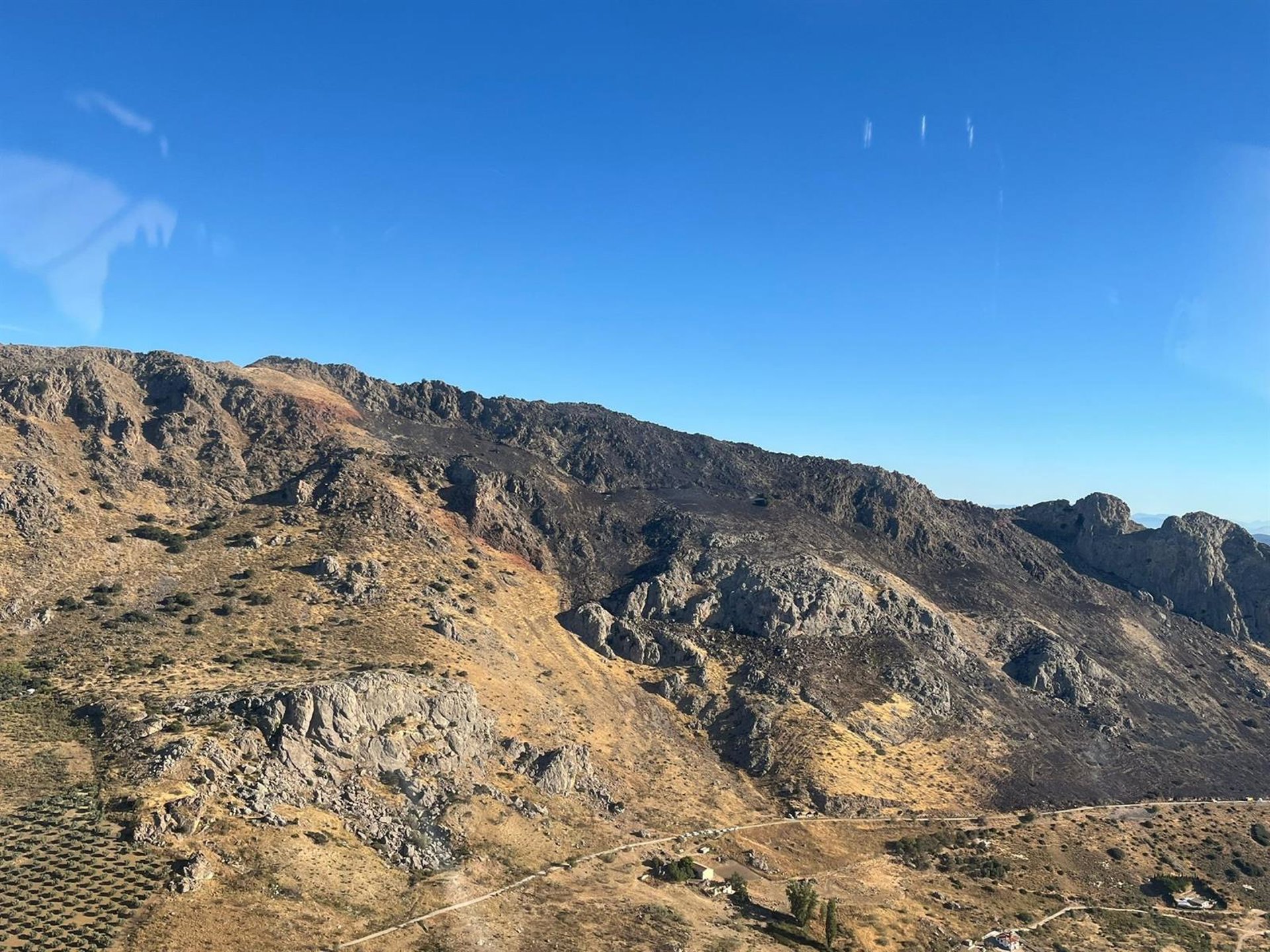 Controlado el incendio en Boquete de Zafarraya, en Alcaucín
