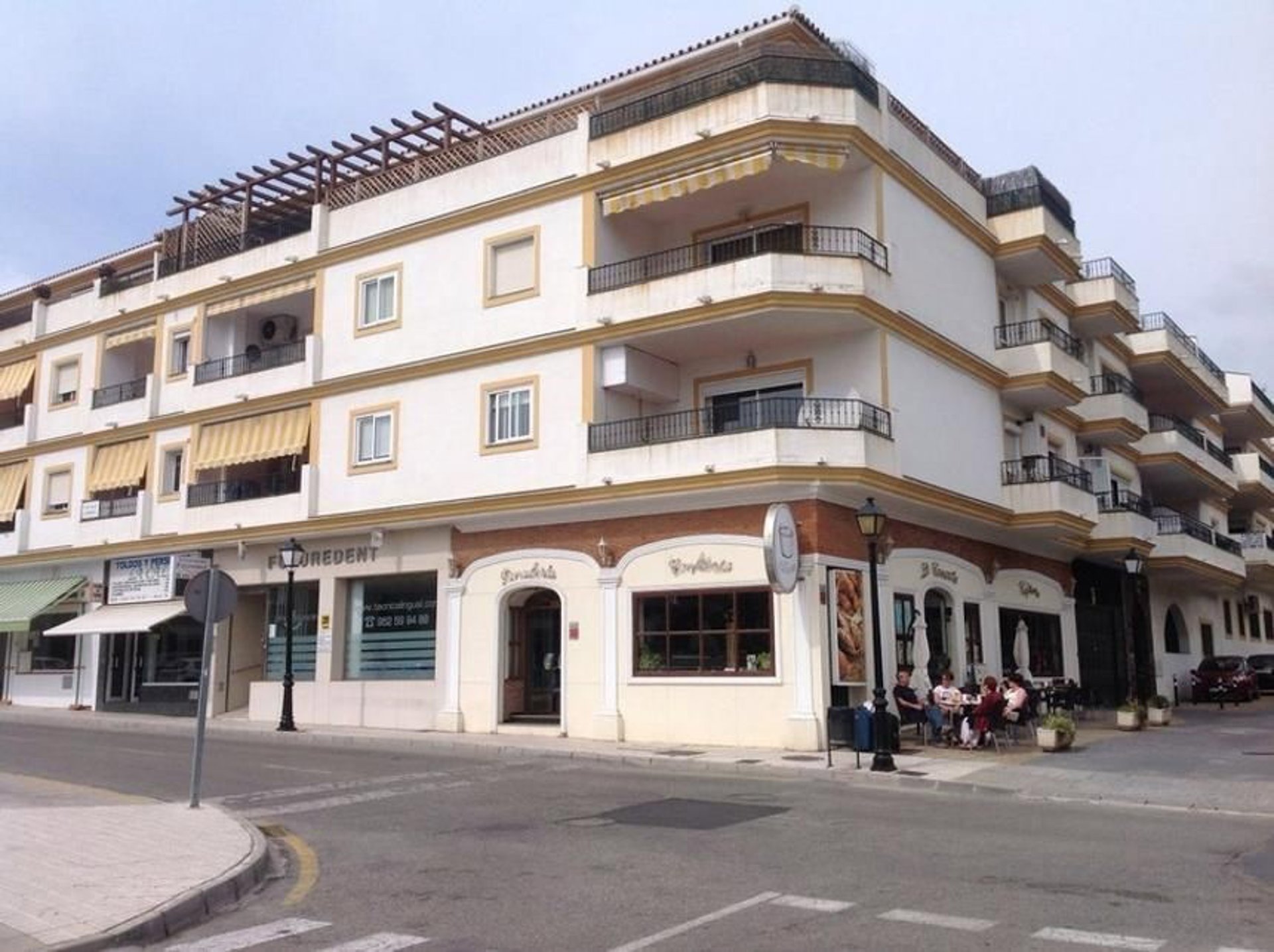 Detenido por agredir a su pareja en el paseo marítimo de la Cala de Mijas