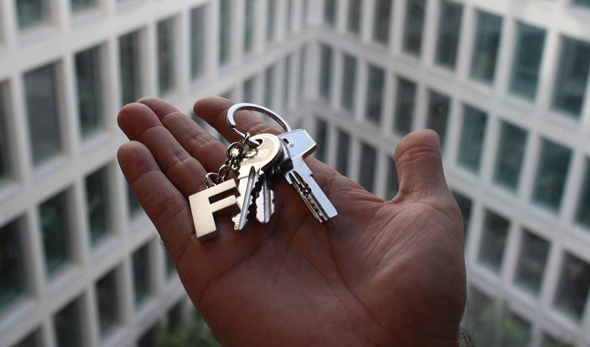 El Ayuntamiento reformará cinco viviendas para la atención residencial a personas sin hogar