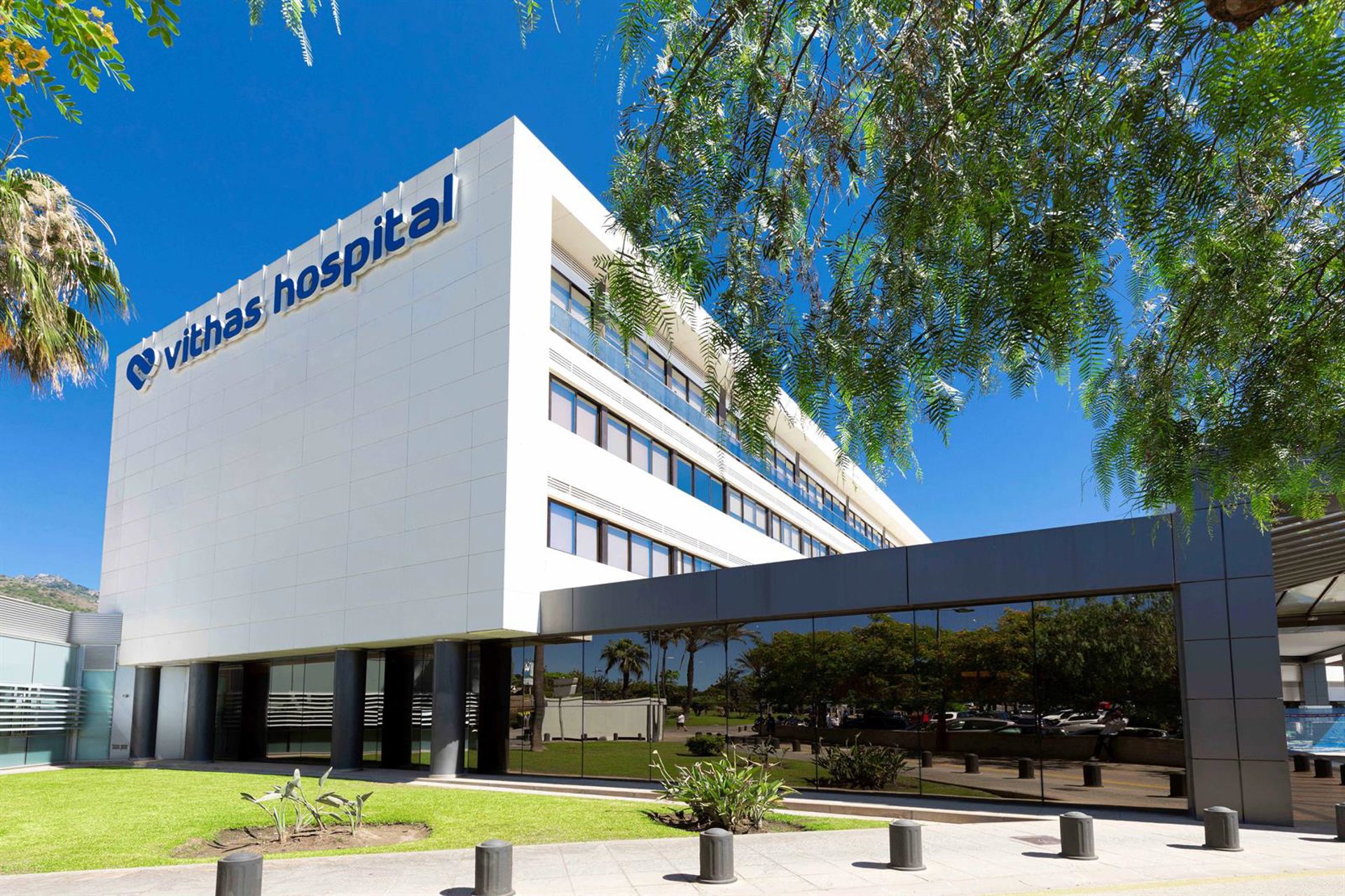 El Hospital Vithas Xanit Internacional amplía el tiempo que los familiares pueden acompañar a pacientes en UCI
