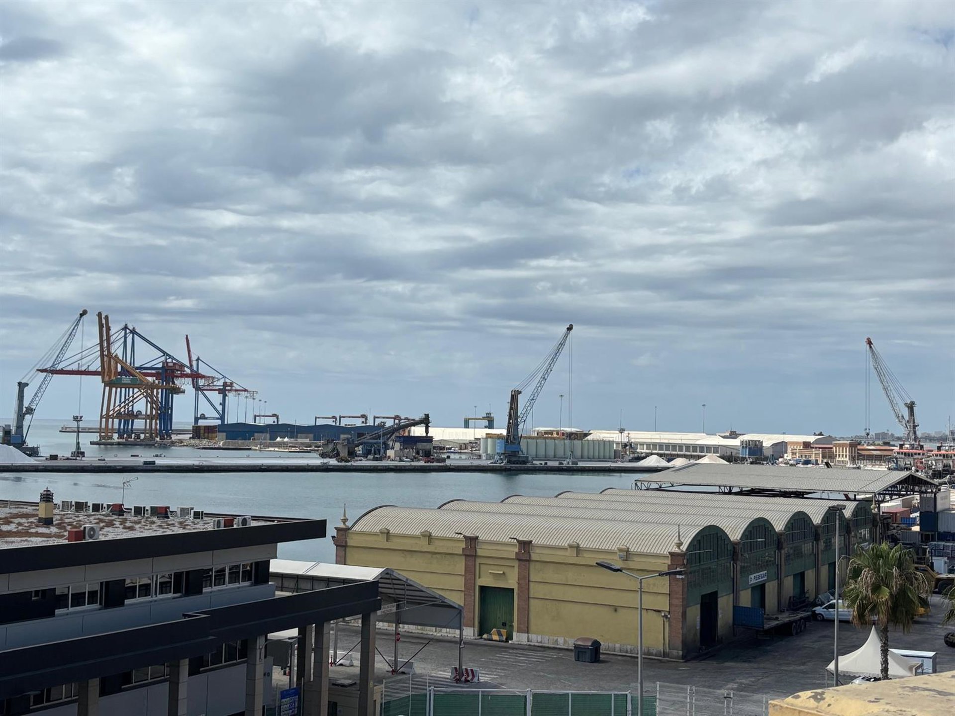 El Puerto aprueba inversiones para instalaciones de organismos y servicios portuarios