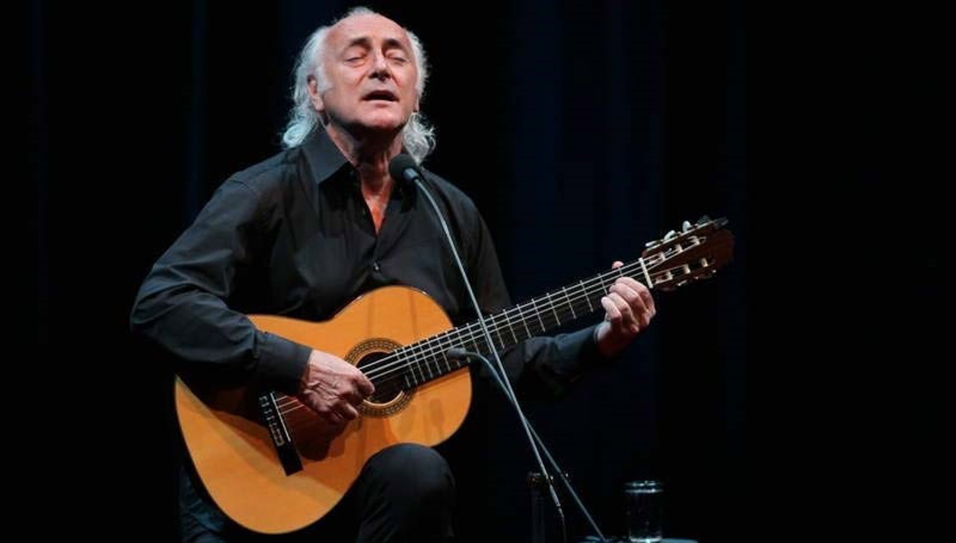 El artista Amancio Prada inaugura el ciclo de conciertos 'Pepe Romero Guitar Festival-Málaga' en Gibralfaro