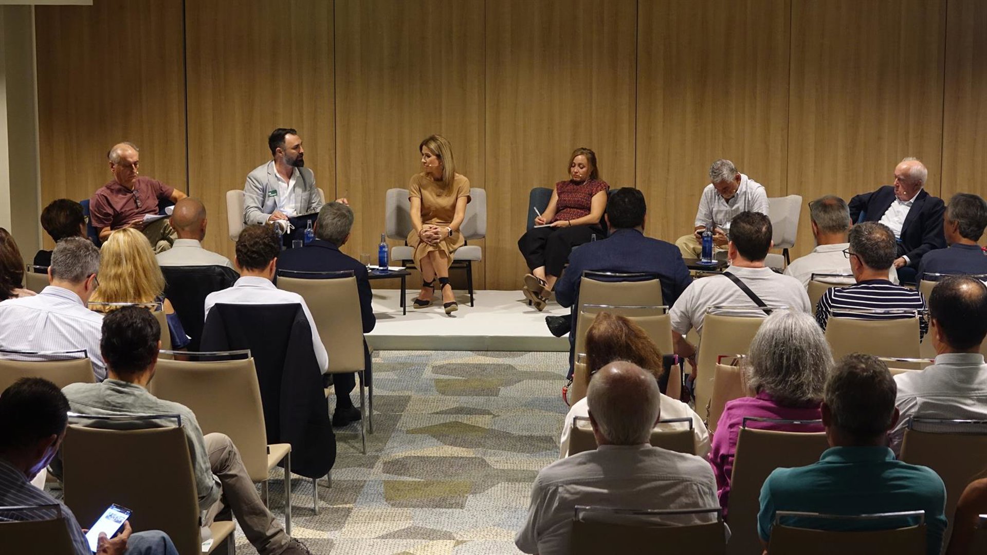 Expertos reunidos en foro del PSOE piden priorizar transporte público y la intermodalidad en área metropolitana