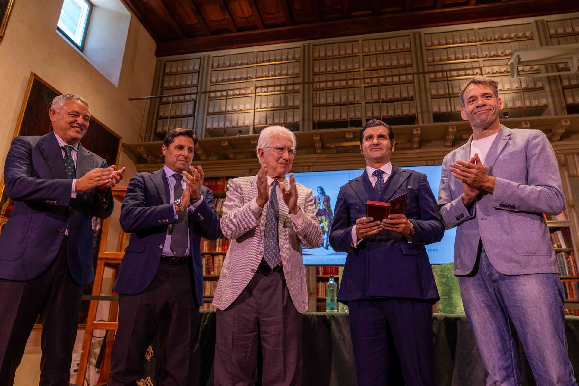 La Real Maestranza de Caballería de Ronda distingue a Morante de la Puebla