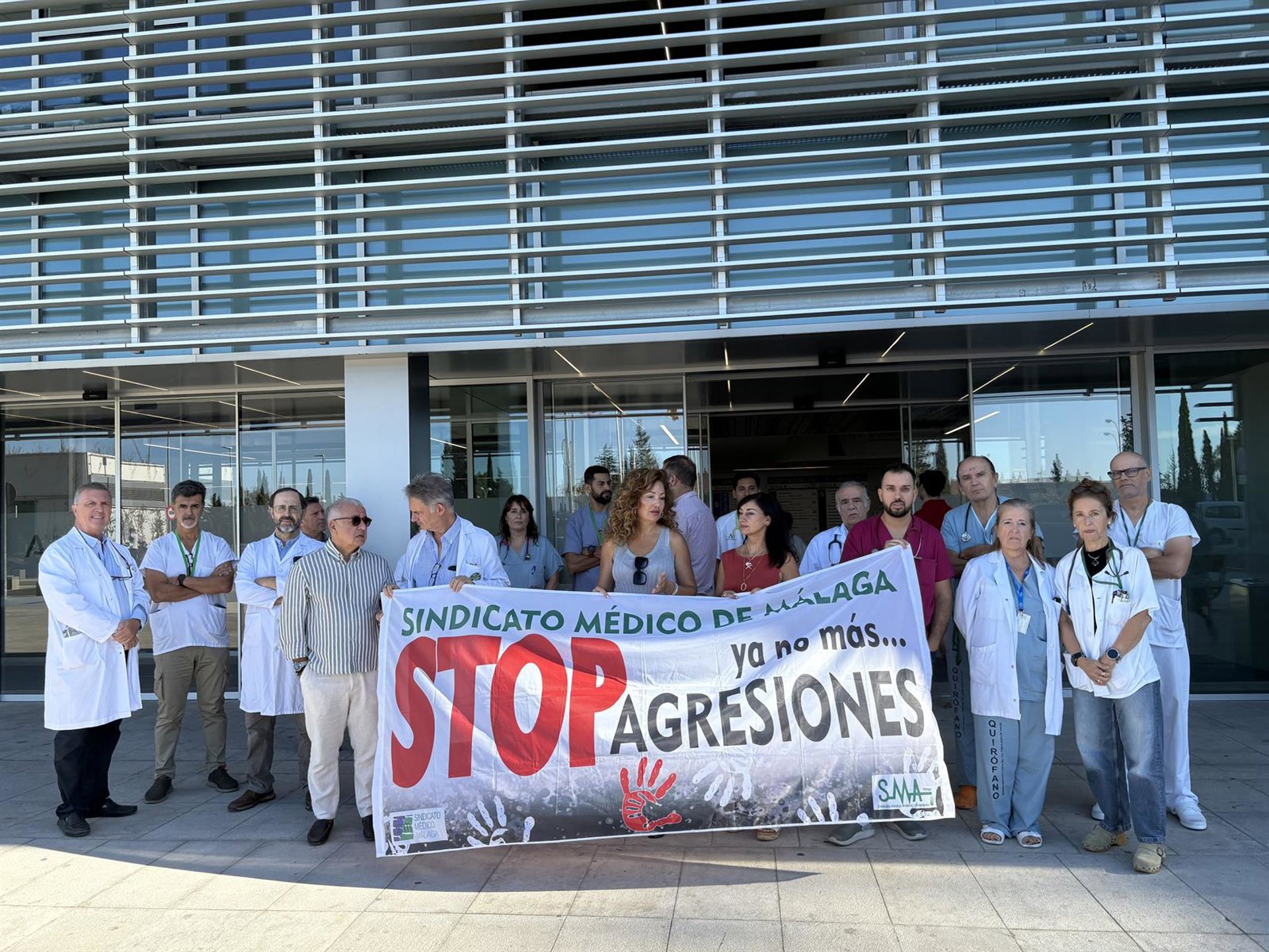 Un paciente agrede verbalmente e intenta manosear a una médica del Hospital de Marbella