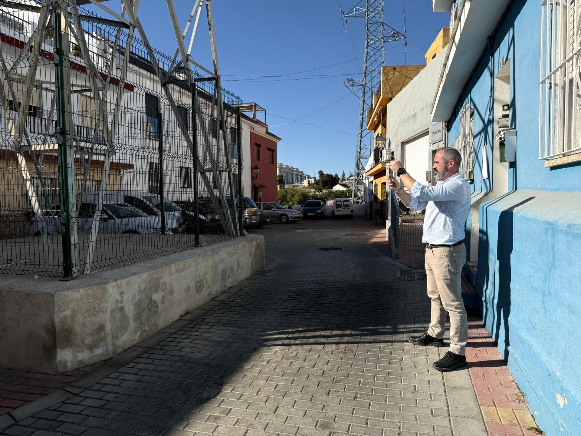 Vox Fuengirola reclama el soterramiento de las líneas de alta tensión en la barriada de Los Pacos