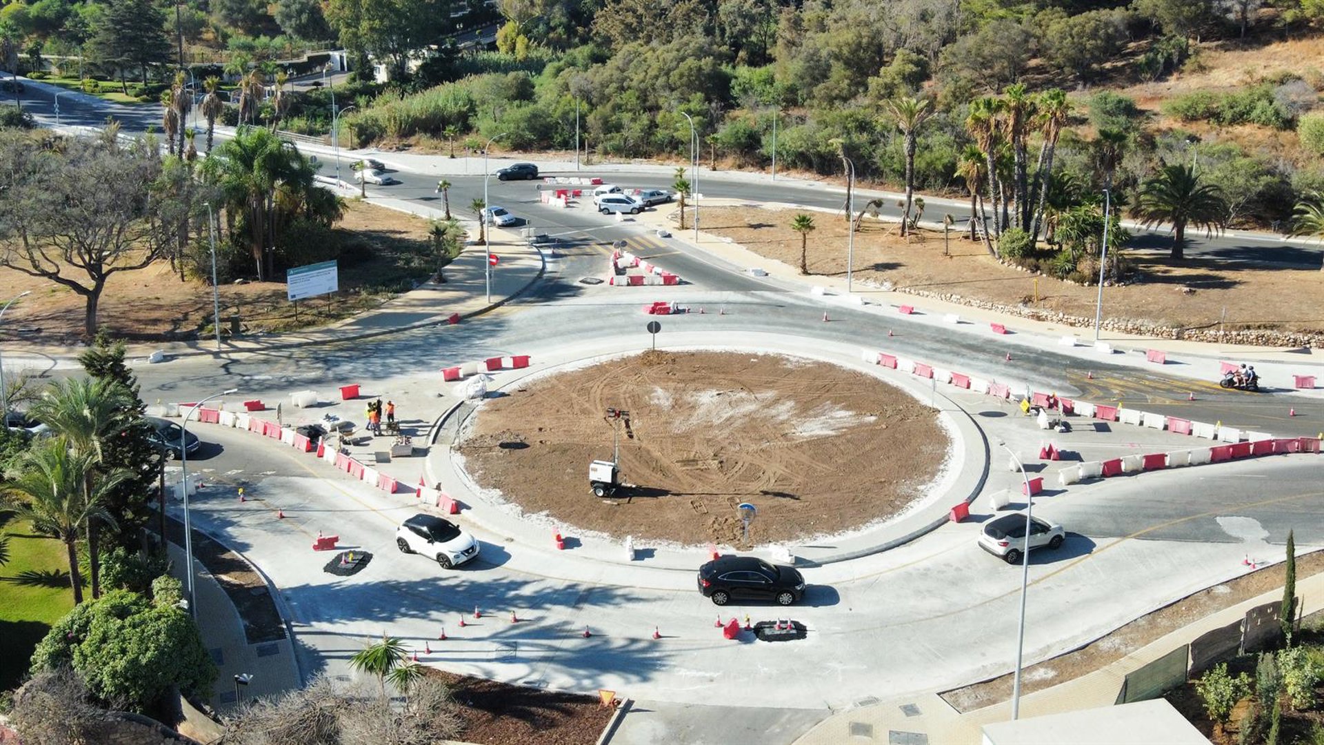 Comienzan los trabajos de asfaltado del cruce entre la carretera de Istán y la antigua N-340 en Marbella