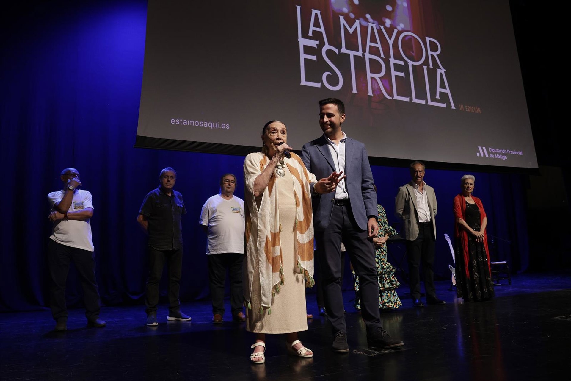 Diputación clausura el 14 Mes del Mayor con participación de 3.500 personas y una gala final con Betty Missiego