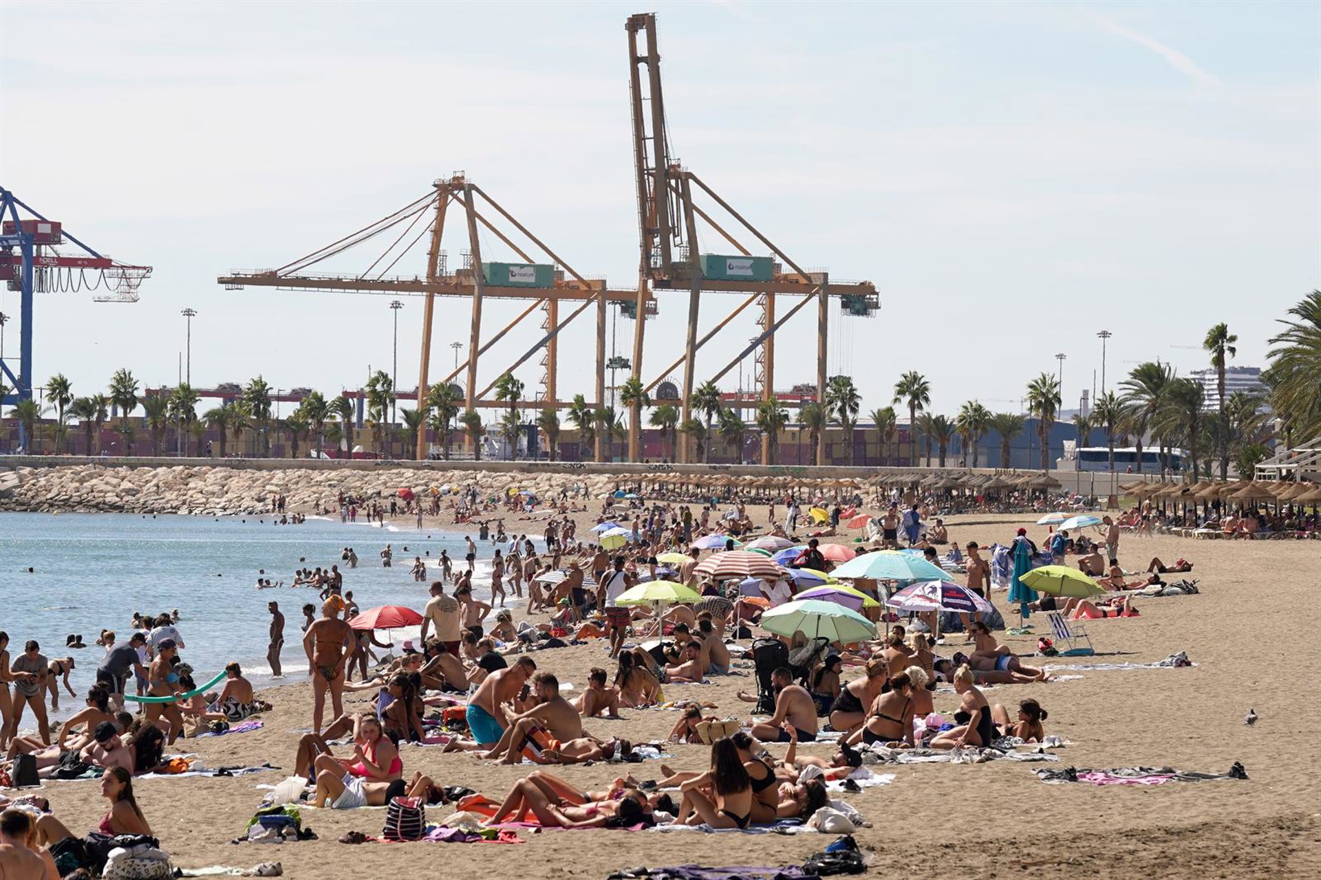 El Ayuntamiento de Málaga renovará y ampliará el sistema de megafonía de las playas