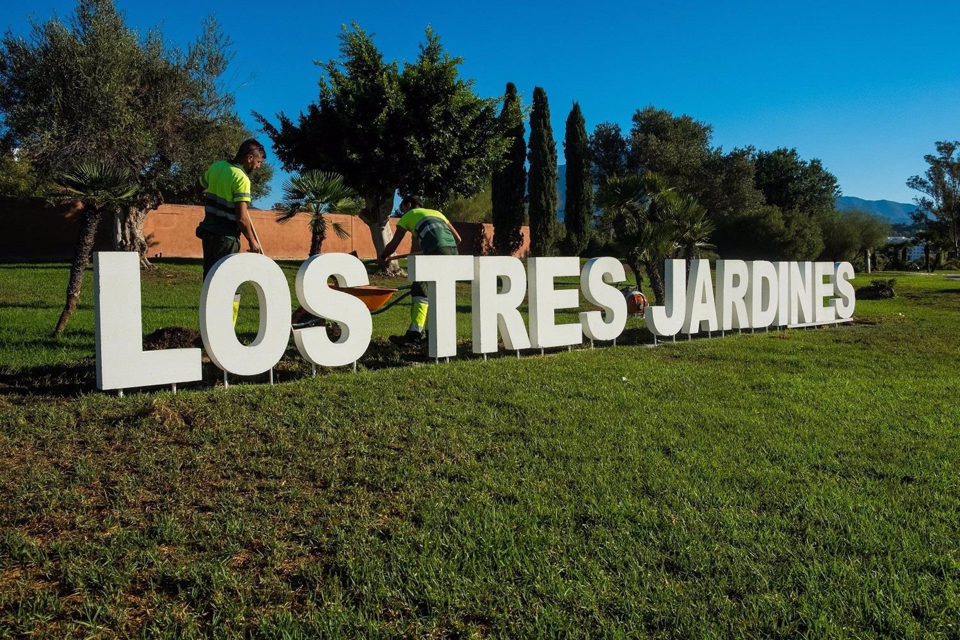 El Ayuntamiento de Marbella acomete una quincena de actuaciones de mejora en el parque de Los Tres Jardines