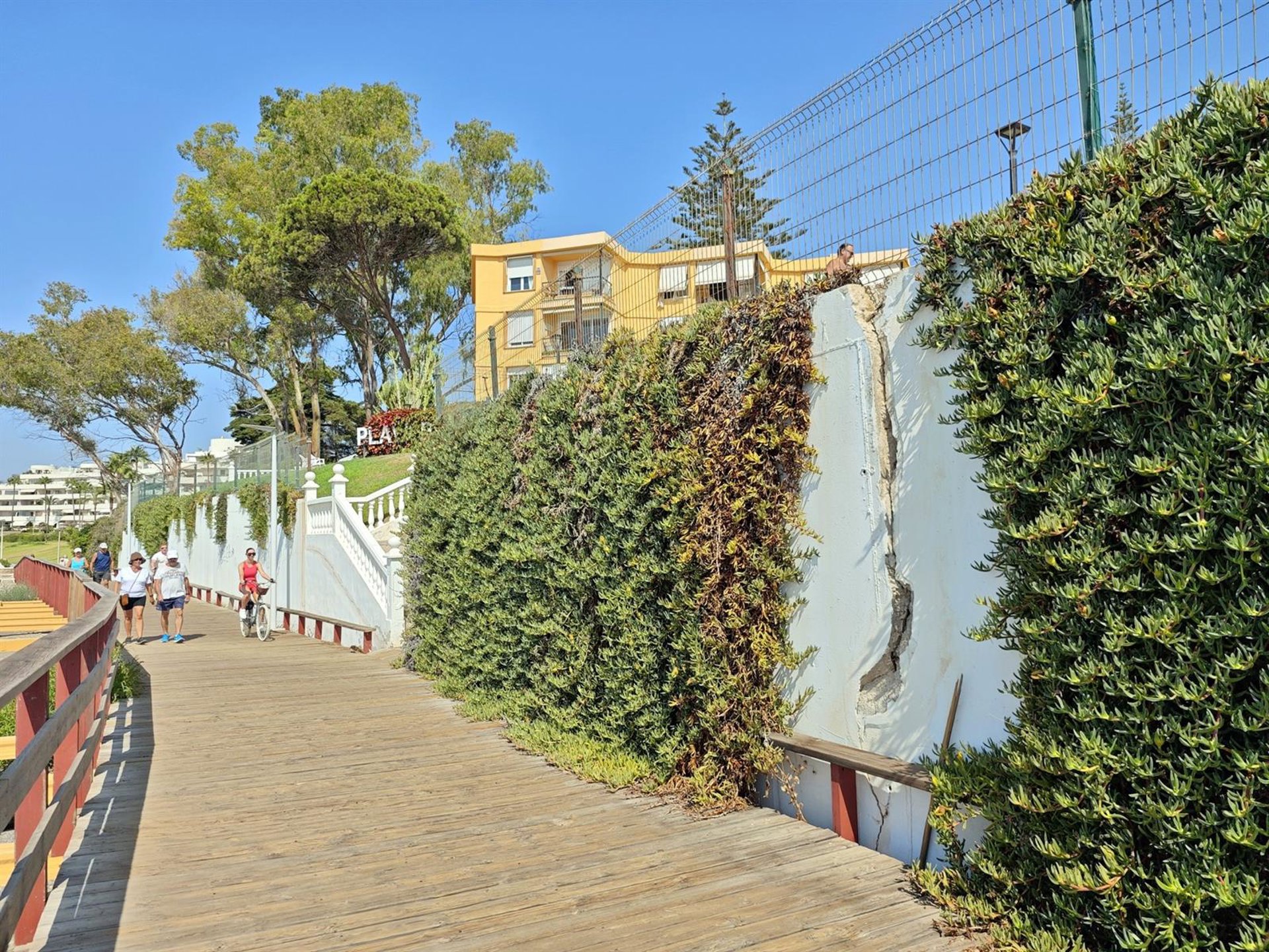Estepona adjudica obras para estabilizar el muro del corredor litoral en playa Bella afectado por los temporales