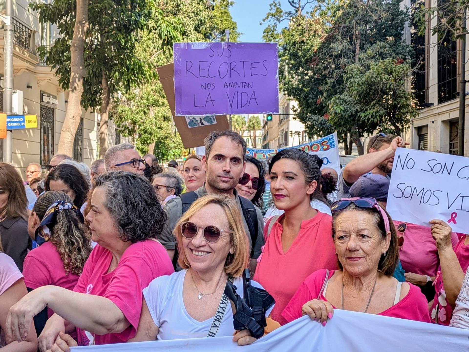IU pide "justicia para las mujeres" y "que se vaya Juanma Moreno"