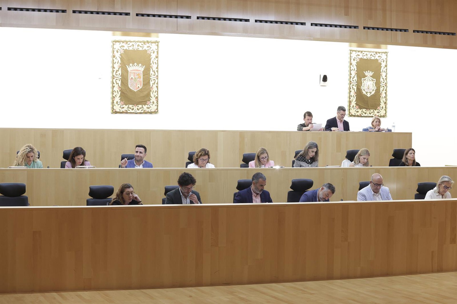 La Diputación exige al Gobierno cambios en sus propuestas para el personal sanitario y para los autónomos