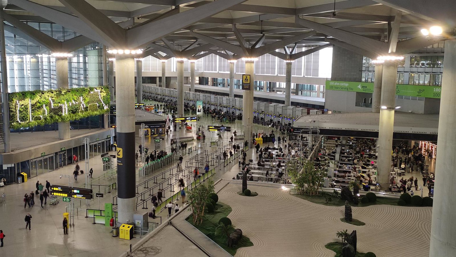 Aena volverá a licitar las primeras asistencias para ampliar el aeropuerto de Málaga para evitar retrasos