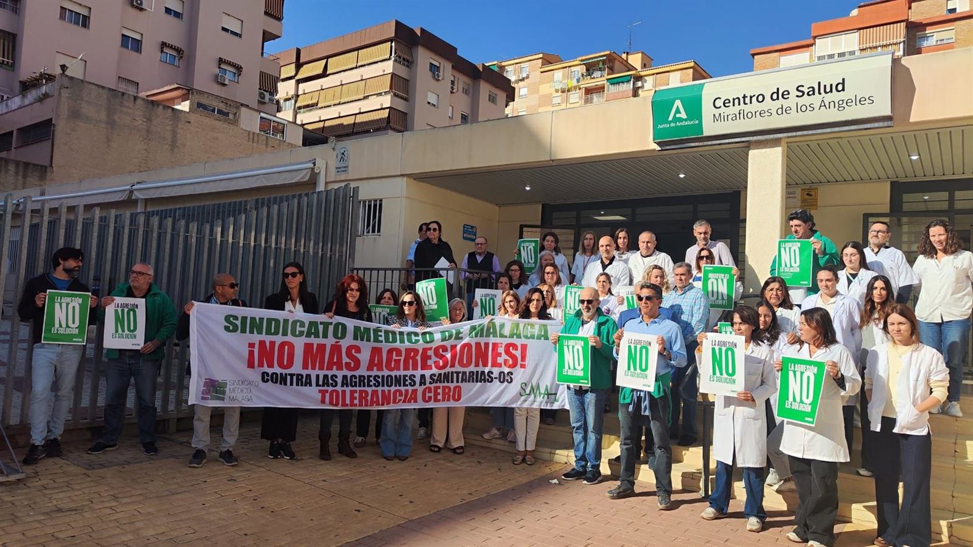 Amenazan a dos médicas y a una enfermera en el centro de salud de Miraflores de los Ángeles