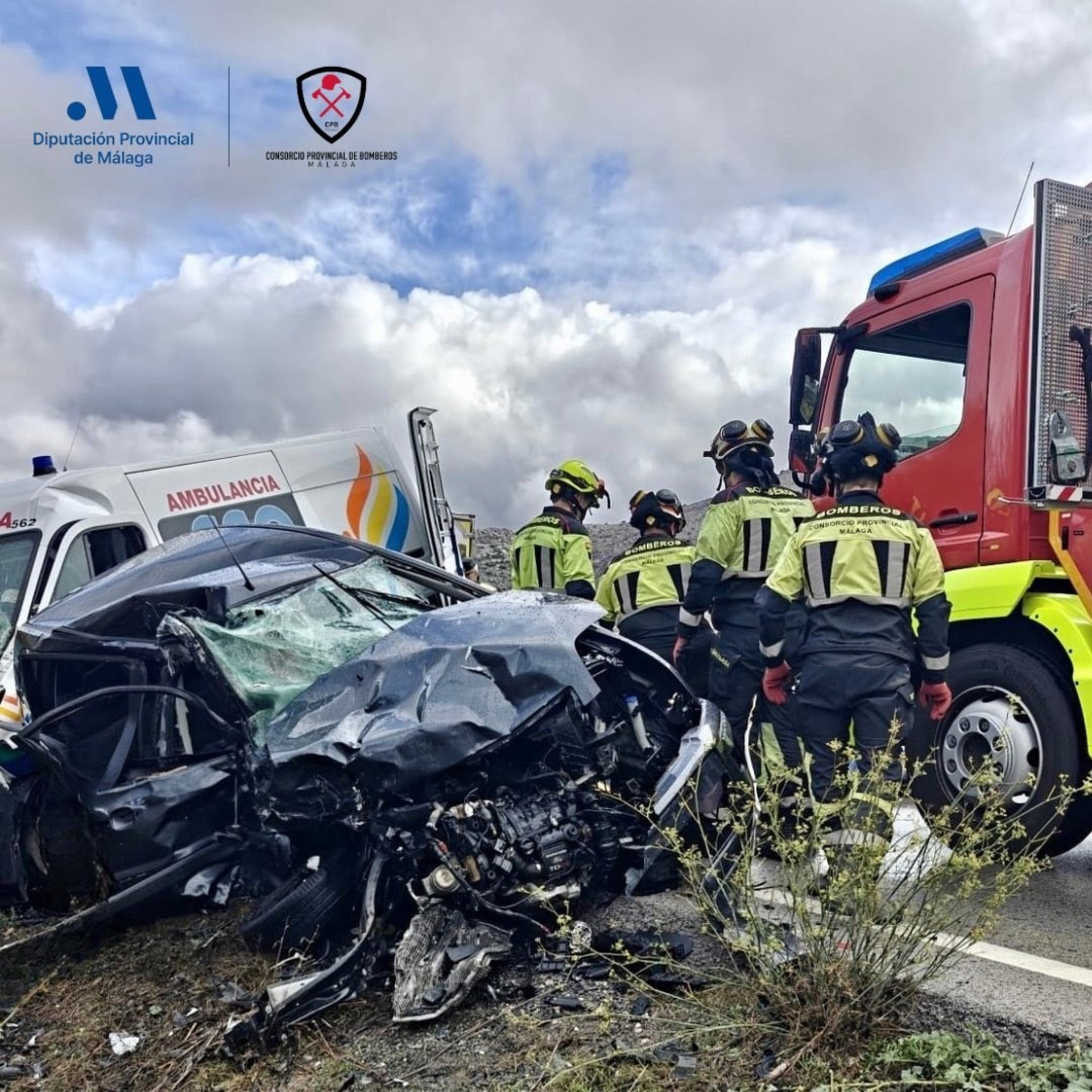 Diez heridos tras colisionar en Cañete La Real un coche y una ambulancia con siete pacientes a bordo