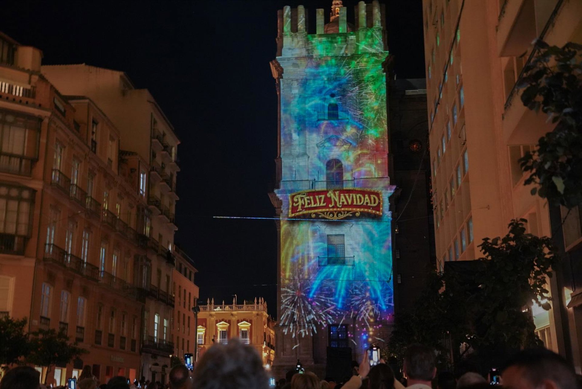 El Ayuntamiento inaugura el encendido navideño con el nuevo mapping 'El pescador de sueños'