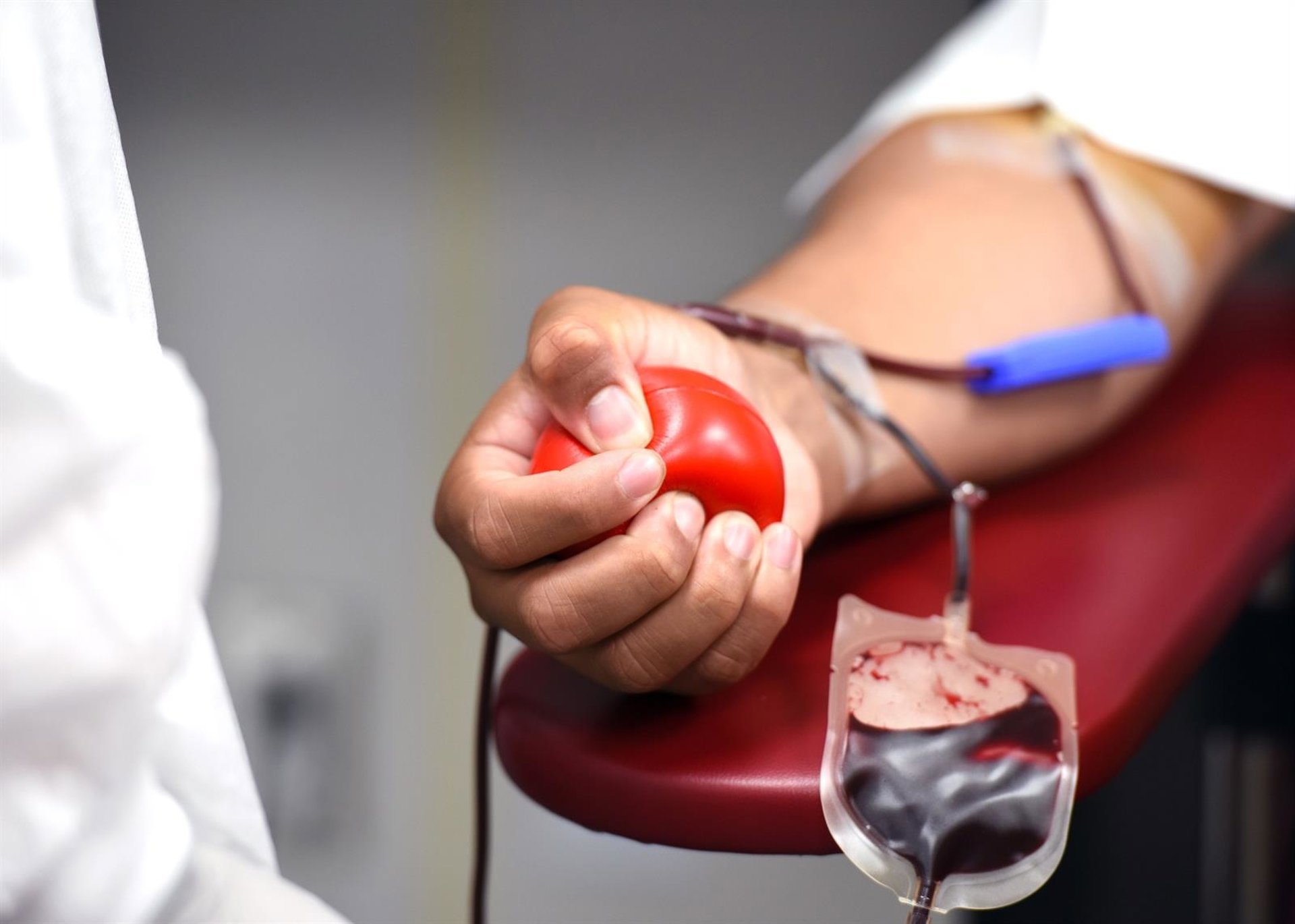 El IES Mar de Alborán de Estepona logra más de 100 donaciones de sangre en una jornada solidaria