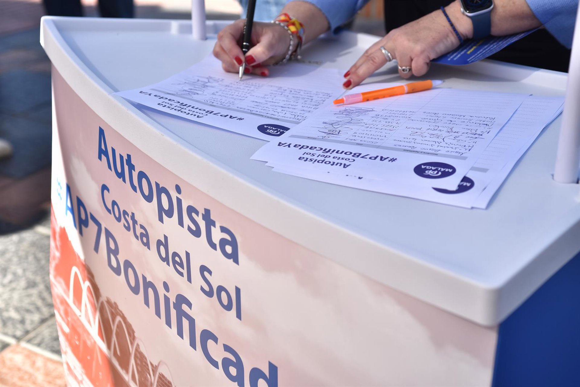 El PP inicia en Mijas una recogida de firmas para exigir bonificar la AP-7:"No podemos ser los 'paganinis'"