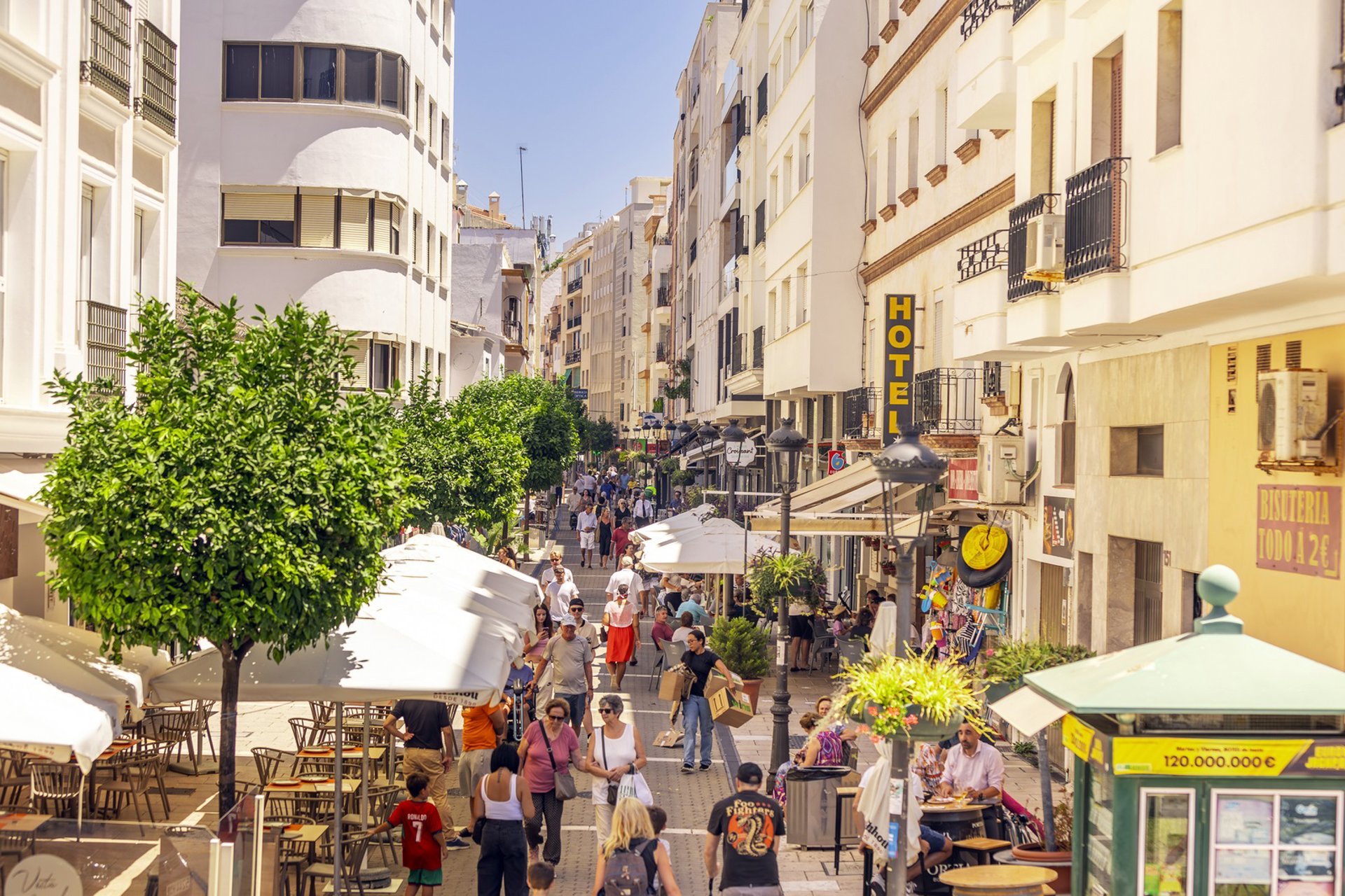 Estepona otorga un 10% más de licencias de apertura para nuevos establecimientos en lo que va de año