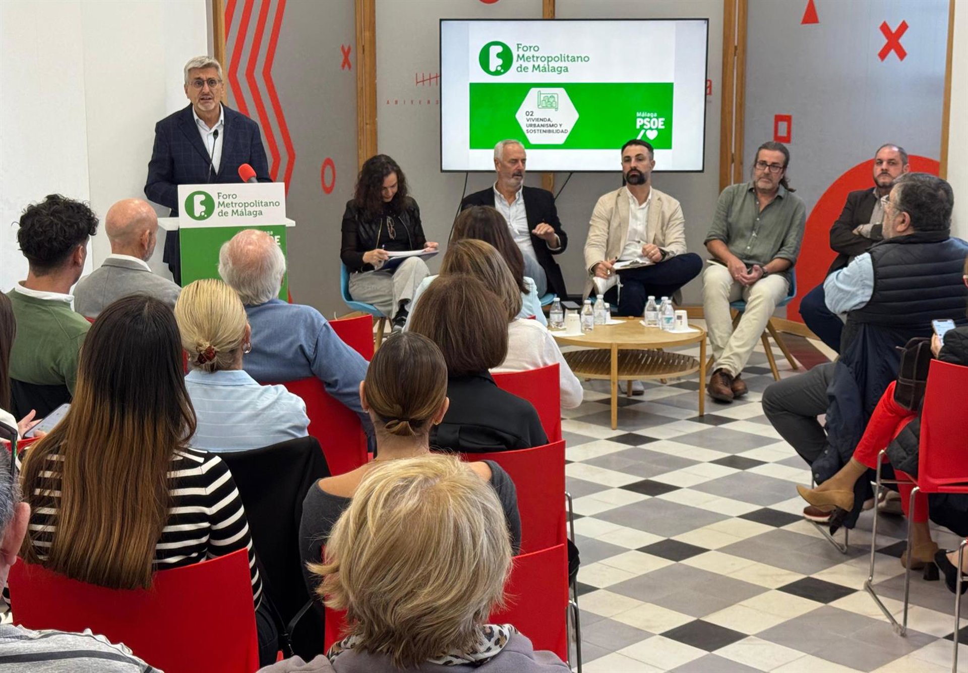 Expertos piden en foro del PSOE declarar Málaga zona tensionada y limitar alquiler turístico de viviendas