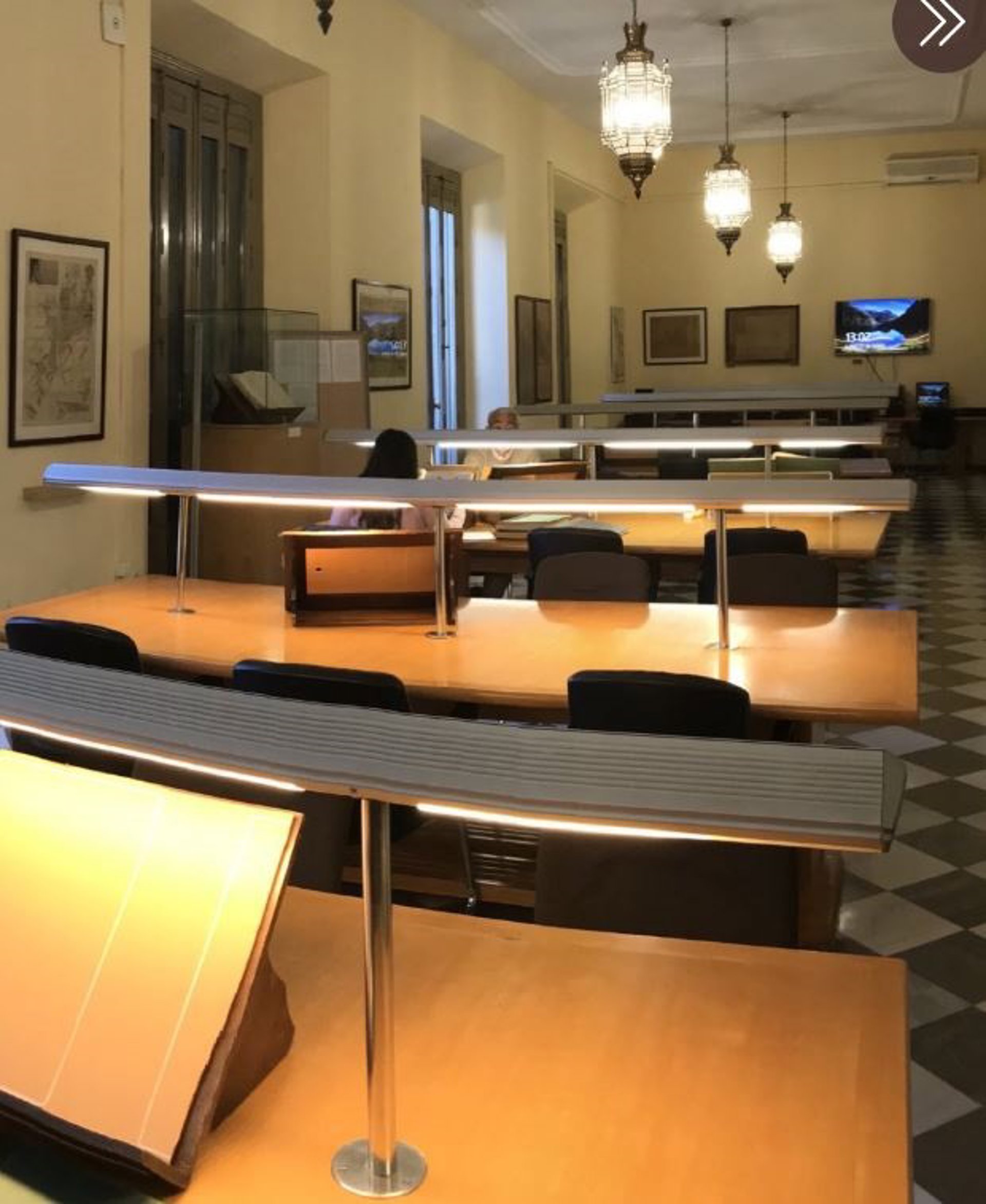 La fachada del Archivo Municipal lucirá este viernes por primera vez ornamentación lumínica navideña