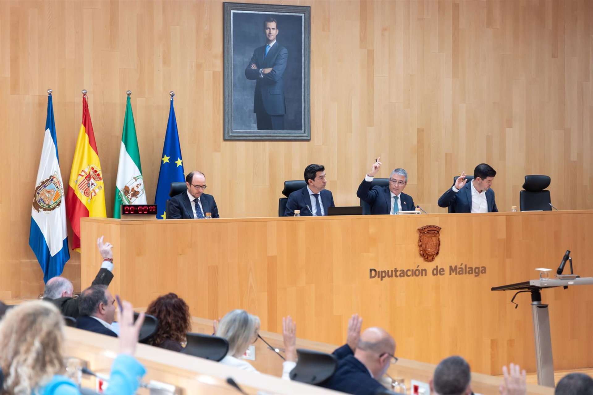 Pleno de Diputación insta al Gobierno a mejorar la movilidad en la provincia y respalda ley antiokupación de PP