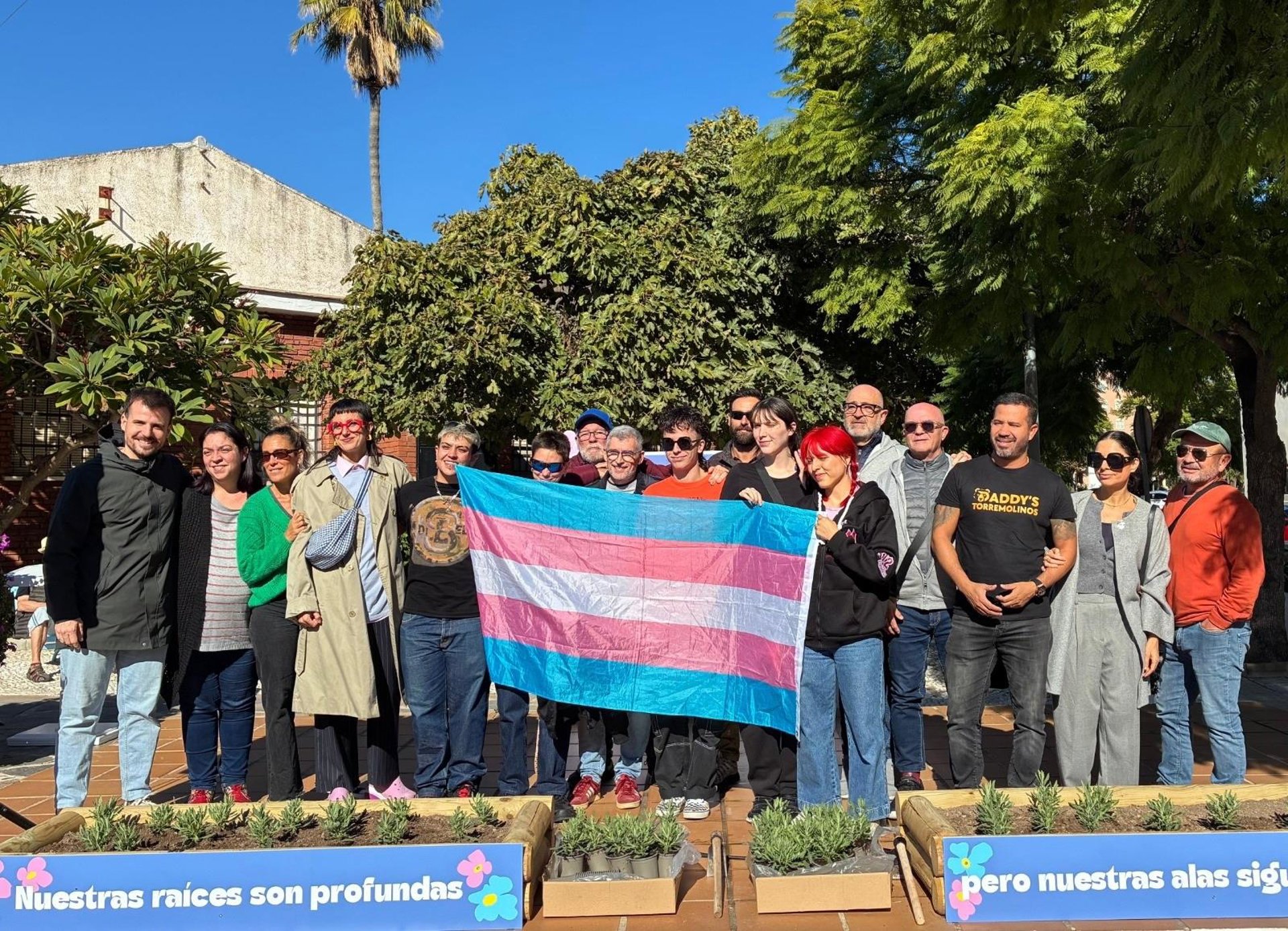 Torremolinos conmemora el Día Internacional de la Memoria Trans con la acción comunitaria 'Raíces y alas'