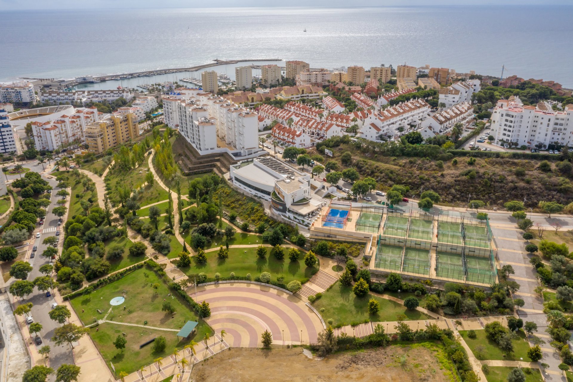 Ayuntamiento de Estepona dotará a seis parques municipales de un nuevo alumbrado más eficiente y sostenible