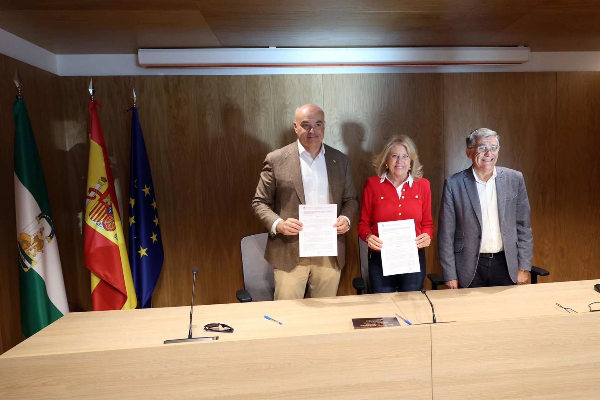 El Ayuntamiento renueva su convenio de colaboración con la Hermandad del Santo Patrón de San Pedro de Alcántara
