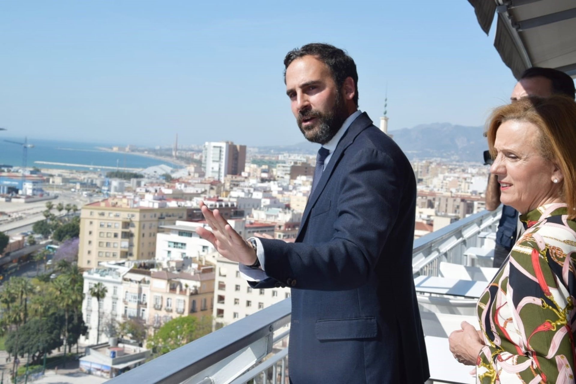 El PSOE de Málaga reivindica una ciudad "que cuide a su gente, no un decorado" en su mensaje navideño