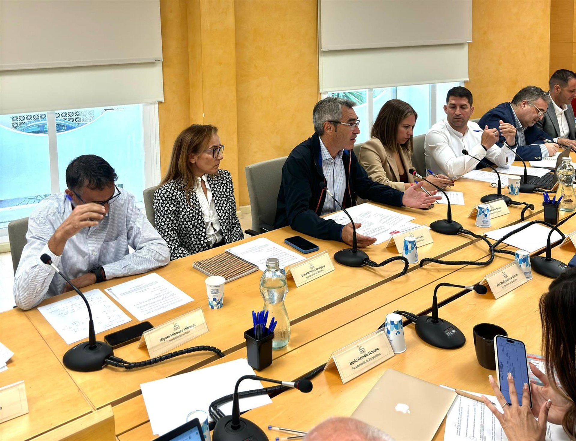El PSOE pide retirar la Medalla de Oro de la Costa del Sol a Moreno por la crisis del cribado de cáncer de mama