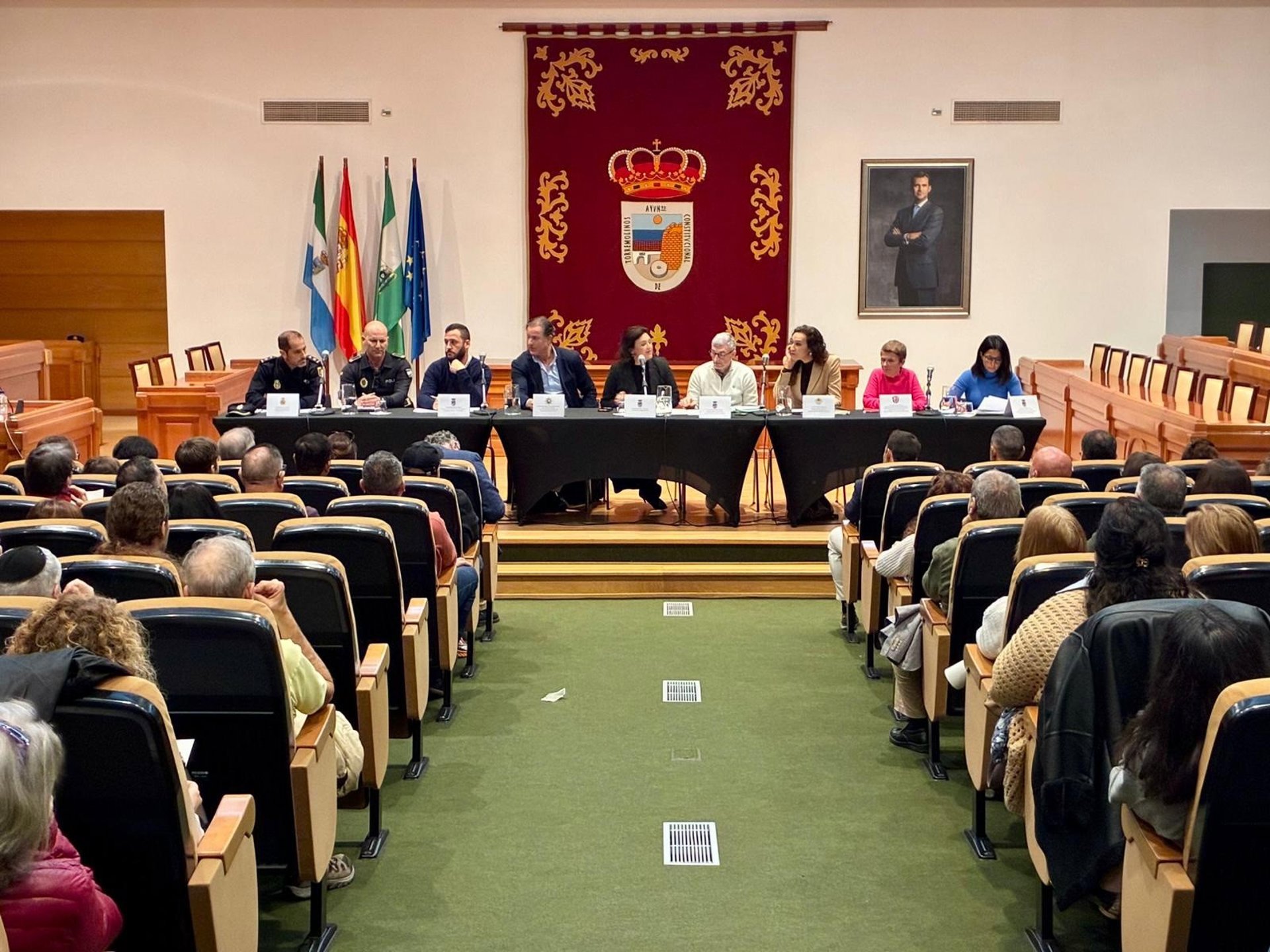 Formación y concienciación, principales compromisos de la primera Mesa contra Delitos de Odio de Torremolinos