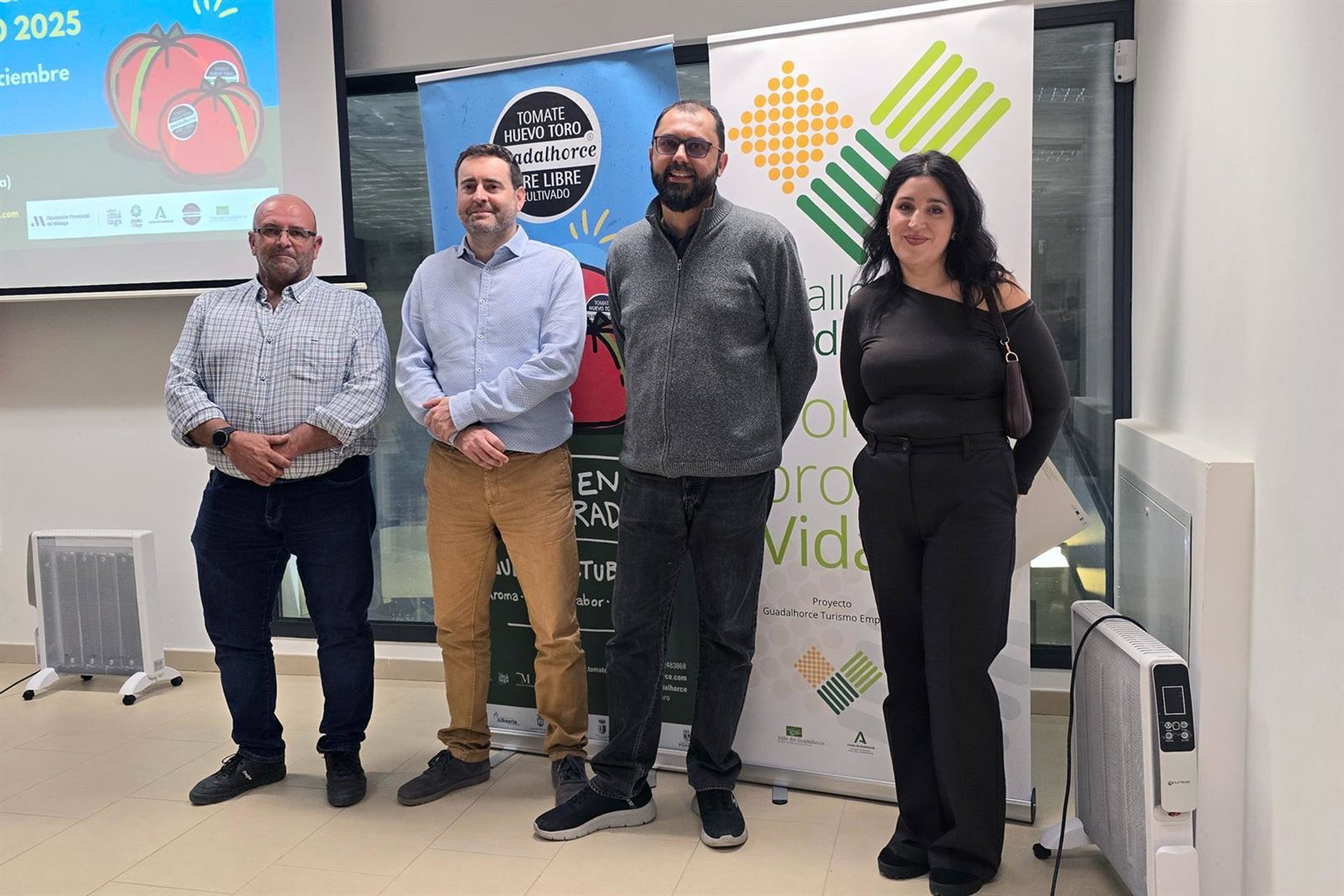 La Asociación Tomate Huevo Toro apuesta por "un cultivo sostenible basado en un suelo vivo"