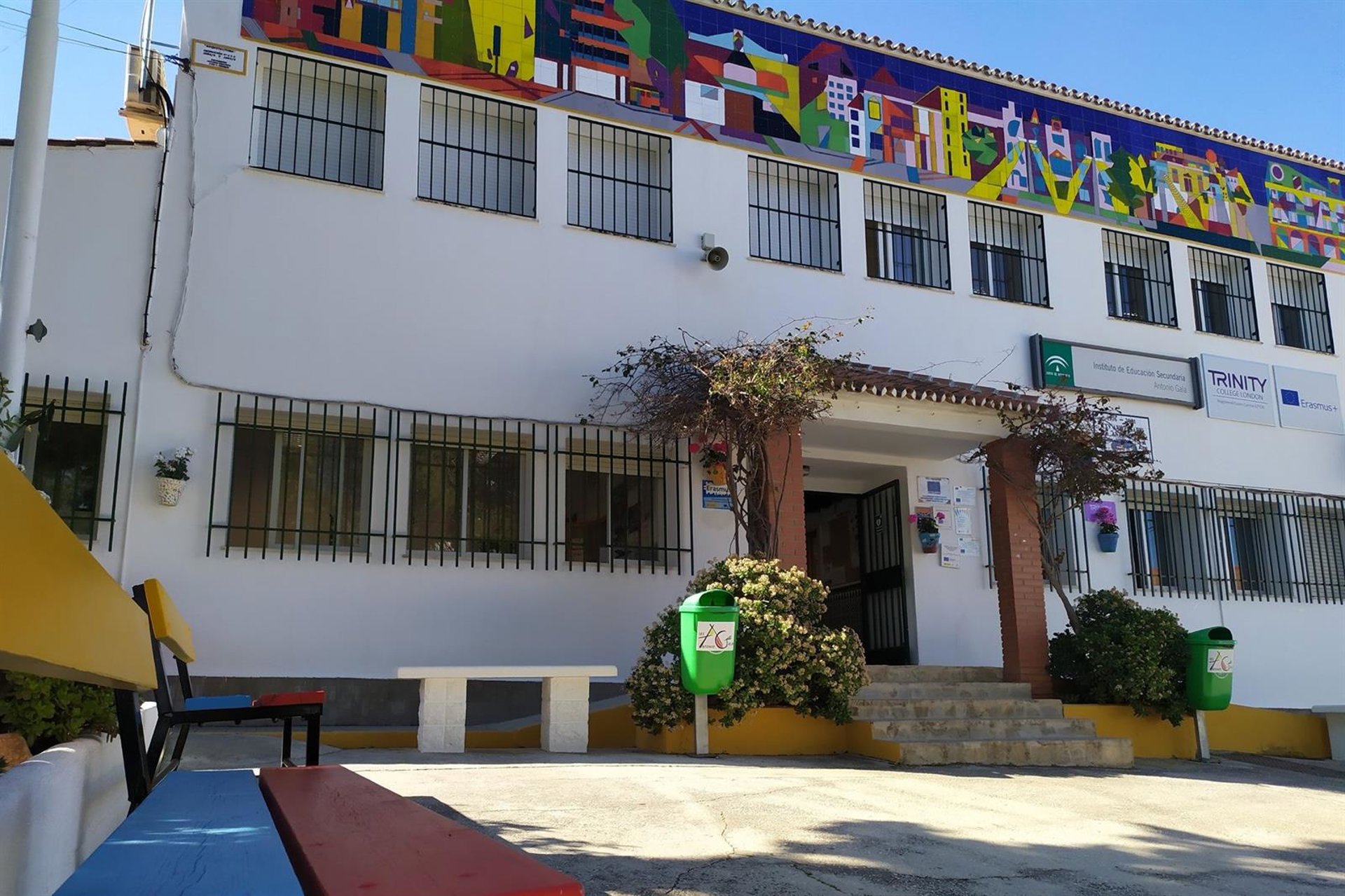 La Junta defiende las inversiones para diversas mejoras en el IES Antonio Gala de Alhaurín el Grande