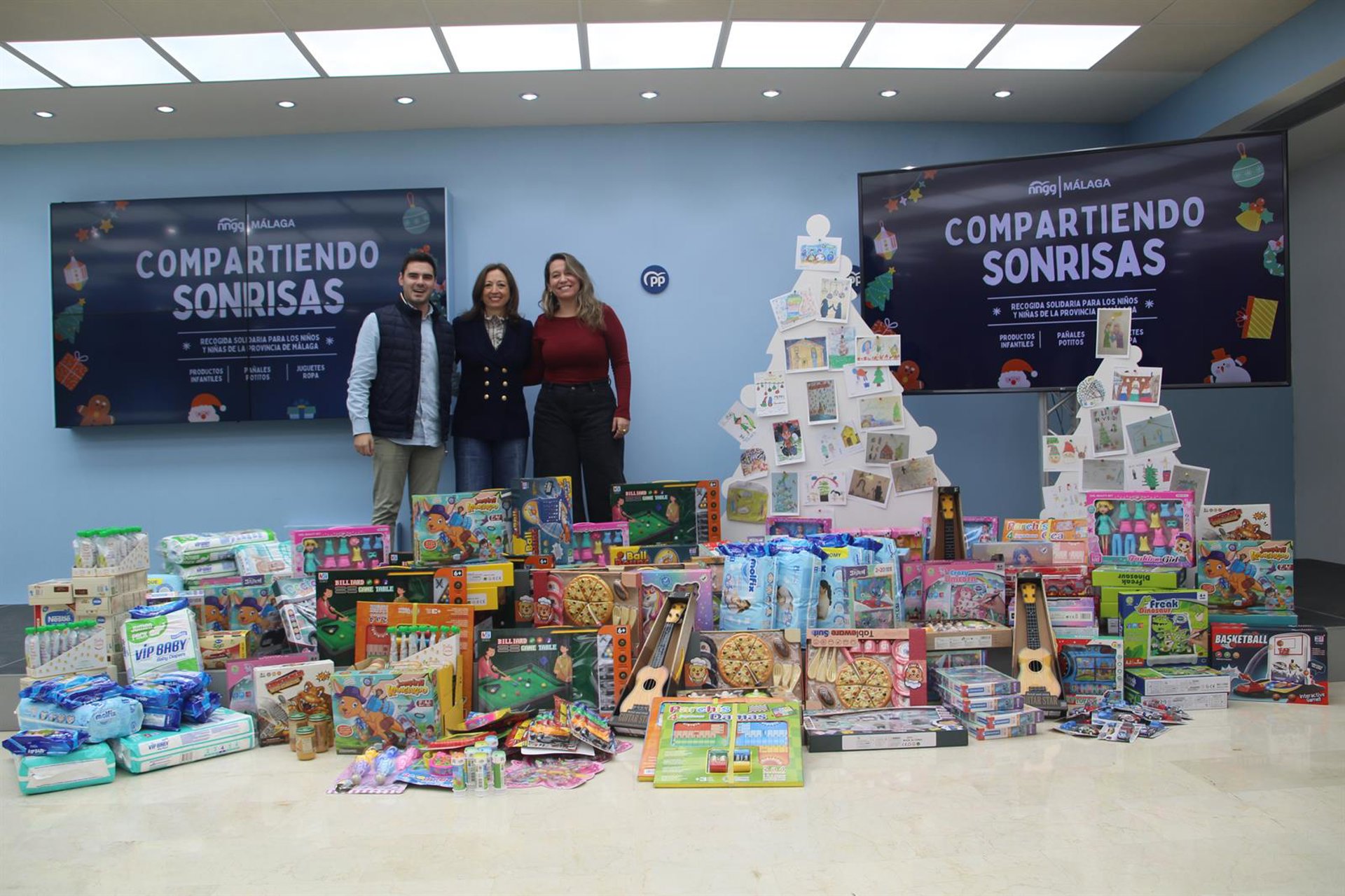 PP de Málaga realiza la tradicional recogida solidaria de juguetes 'Compartiendo Sonrisas'