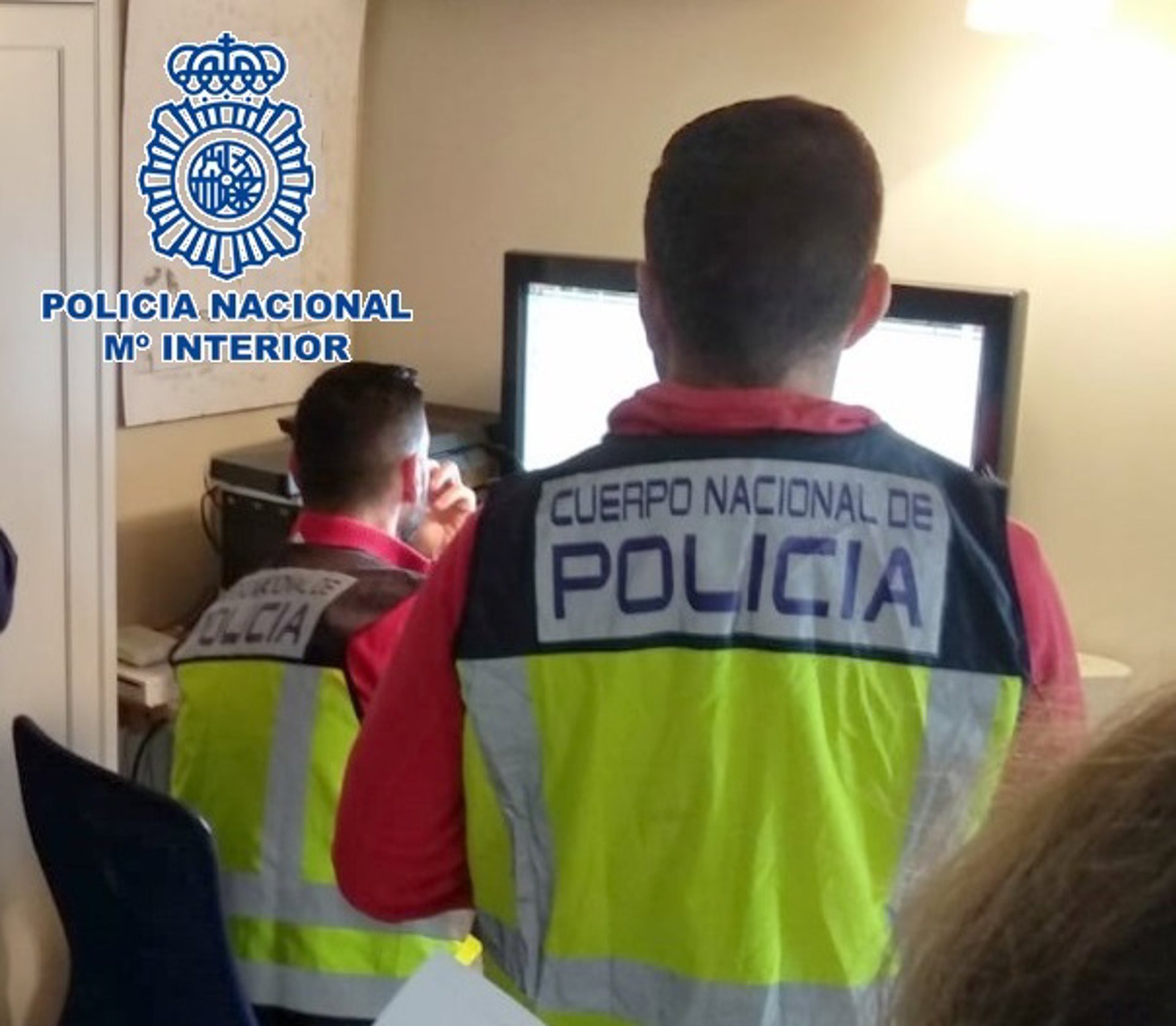 Policía recupera más de 9.000 euros de estafa amorosa en el ámbito de inversiones en criptomonedas