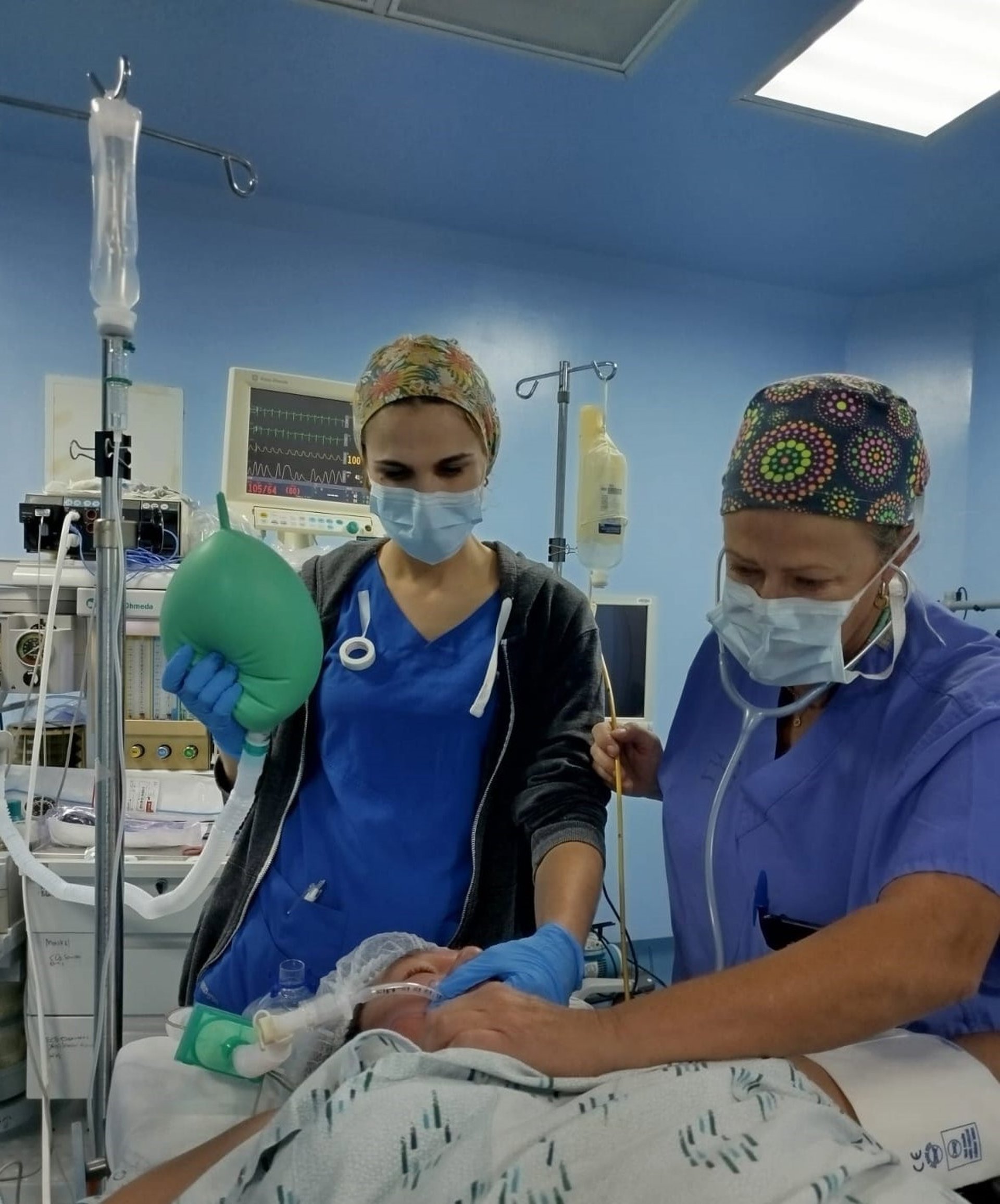 Una anestesióloga del hospital de Antequera participa en una campaña de cooperación sanitaria en Guatemala