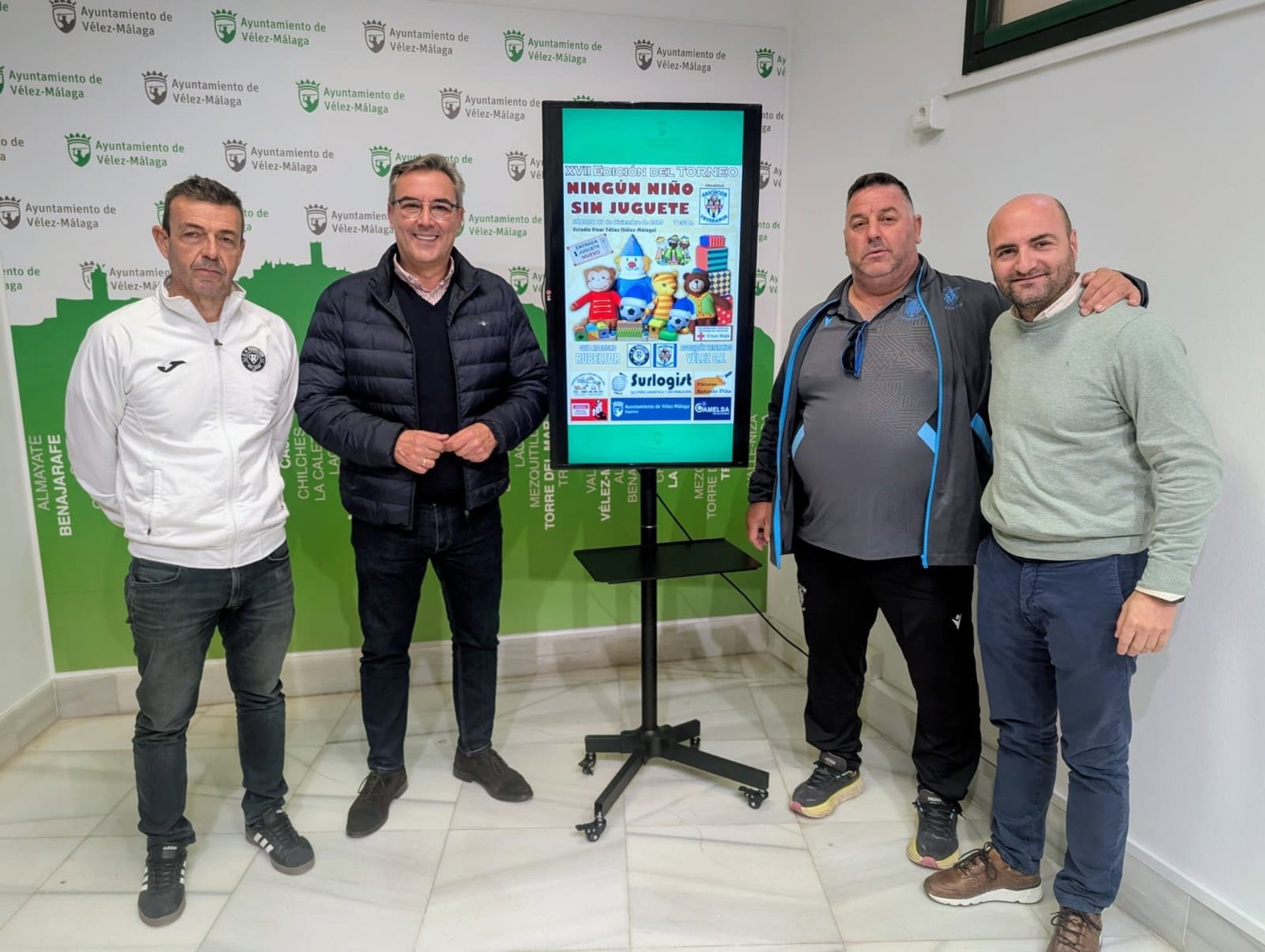 Vélez-Málaga une deporte y solidaridad para que ningún niño se quede sin juguete esta Navidad