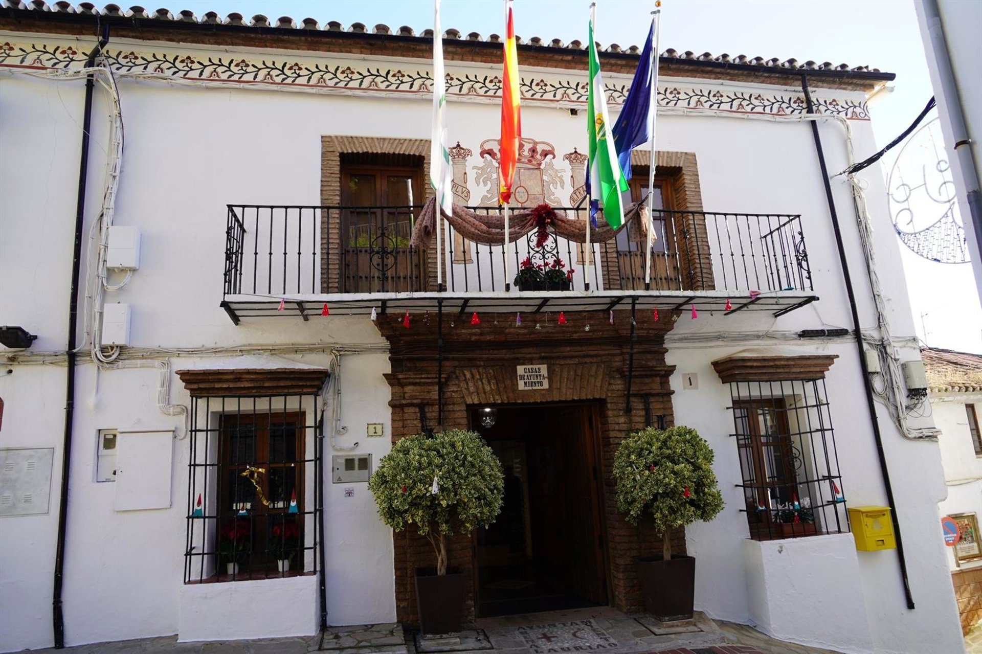 Benalauría entrega cheques bebés de 500 euros al año durante tres años por nacimiento o adopción en el municipio