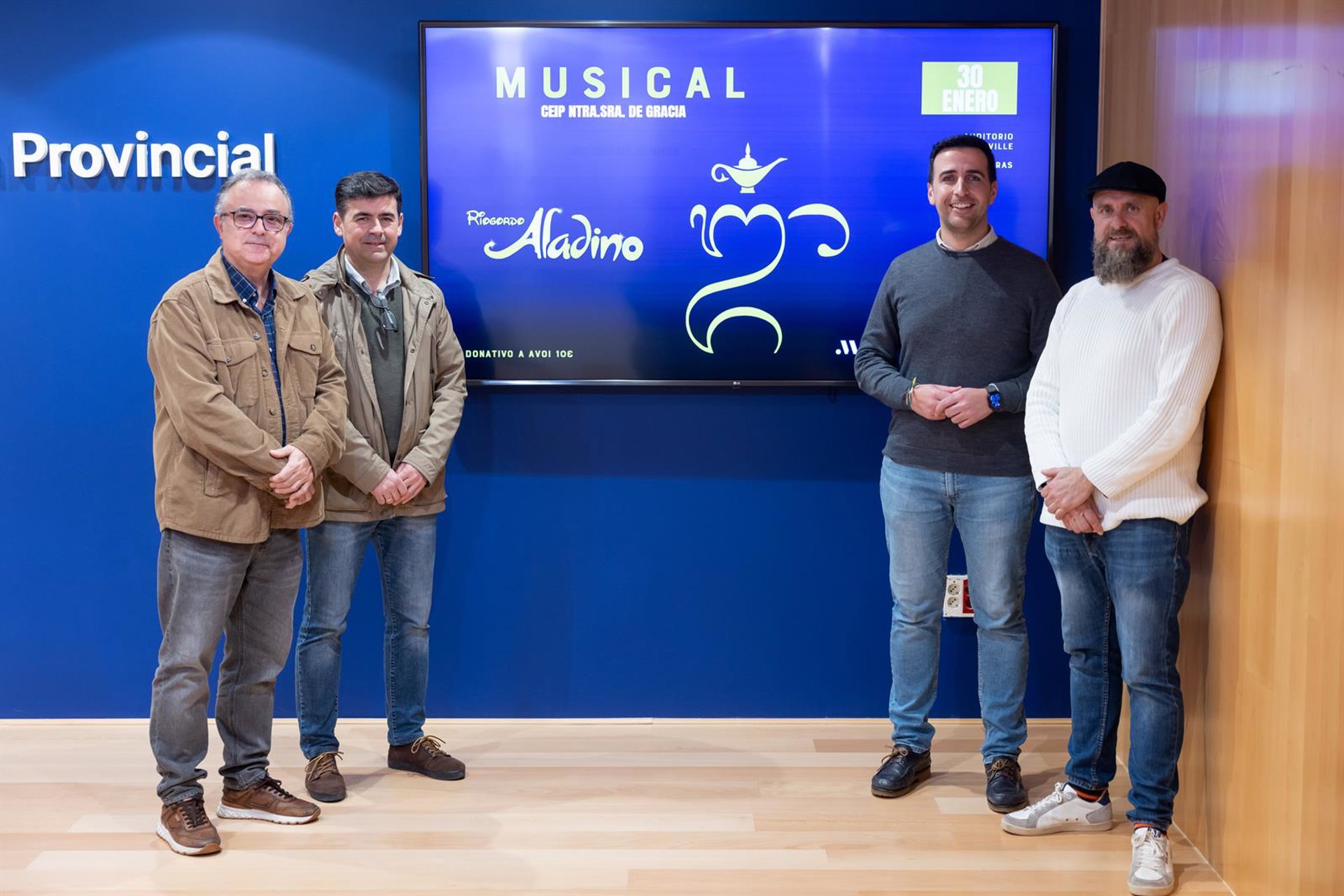 Casi un centenar de jóvenes de Riogordo interpretan el musical Aladino a beneficio de AVOI