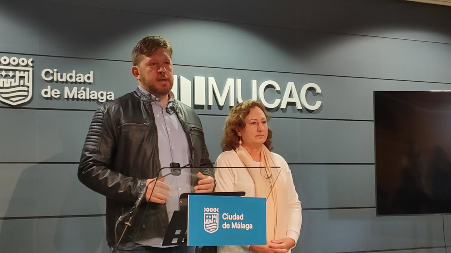 Con Málaga califica de "chapuza" el proyecto del rascacielos del Puerto y exige su abandono definitivo