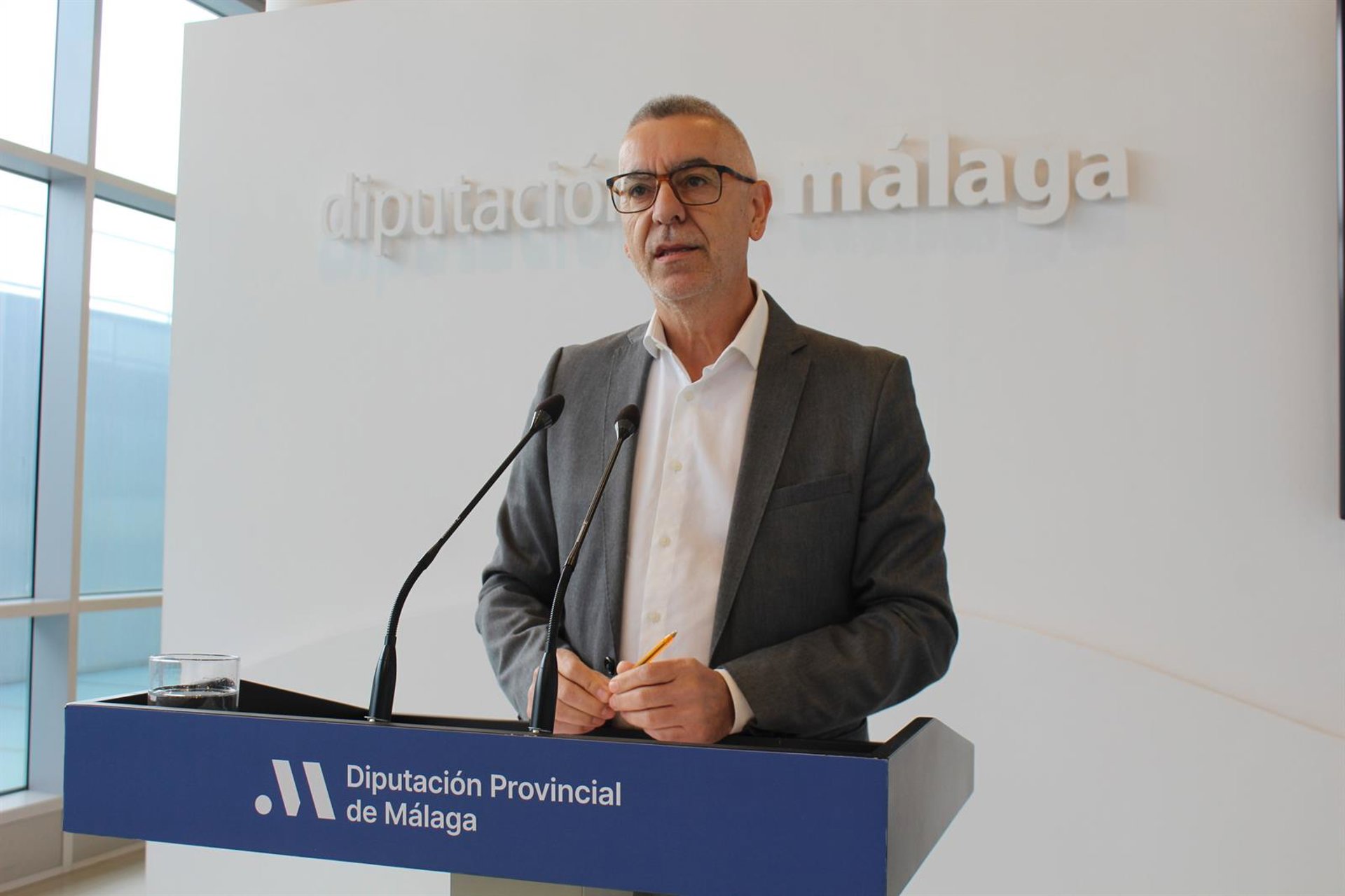 Con Málaga pide a la Junta que active de "inmediato" la ILP por la sanidad pública que respaldan 57.000 firmas