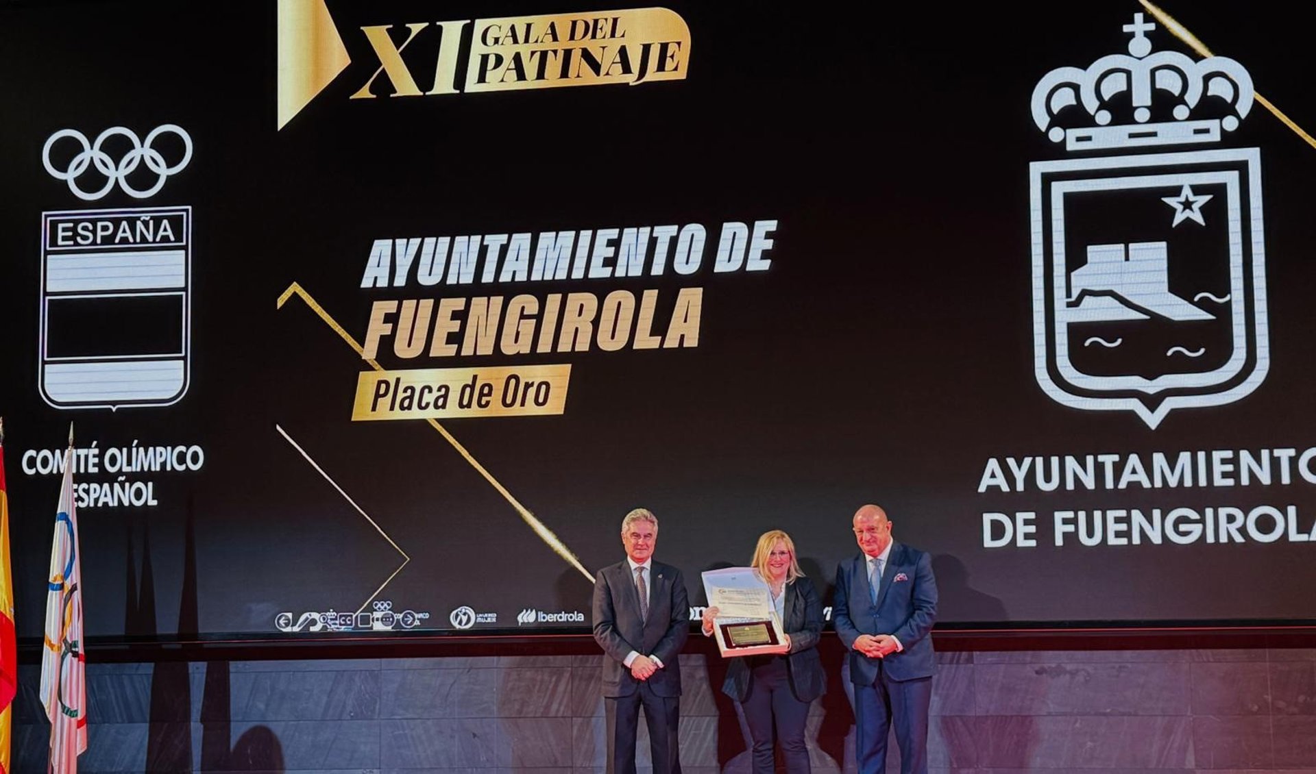 El Ayuntamiento de Fuengirola recibe la Placa de Oro de la federación española por su apoyo al patinaje