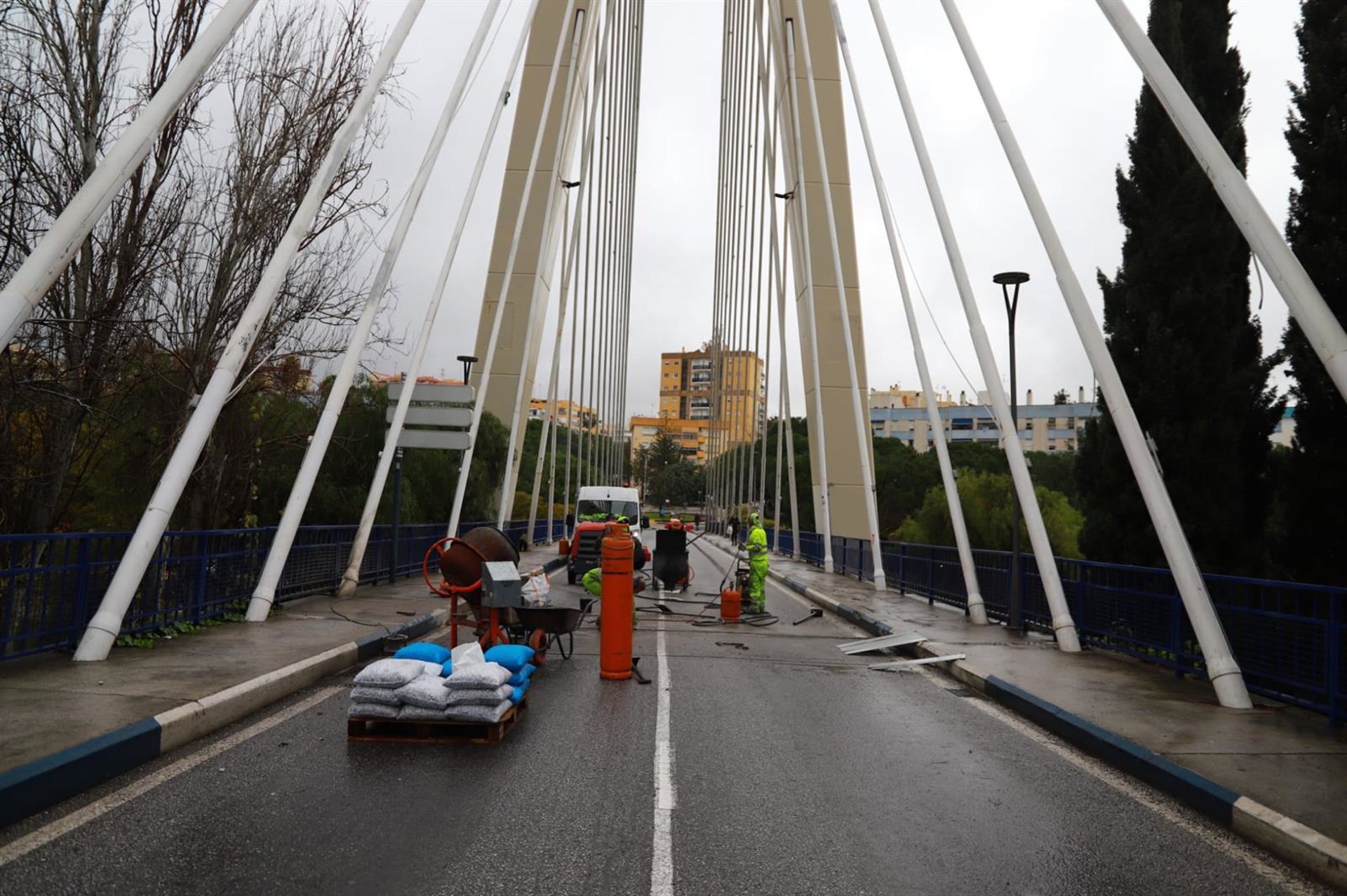 El Ayuntamiento de Marbella refuerza la seguridad del puente Cristo del Amor y plantea mejoras estéticas