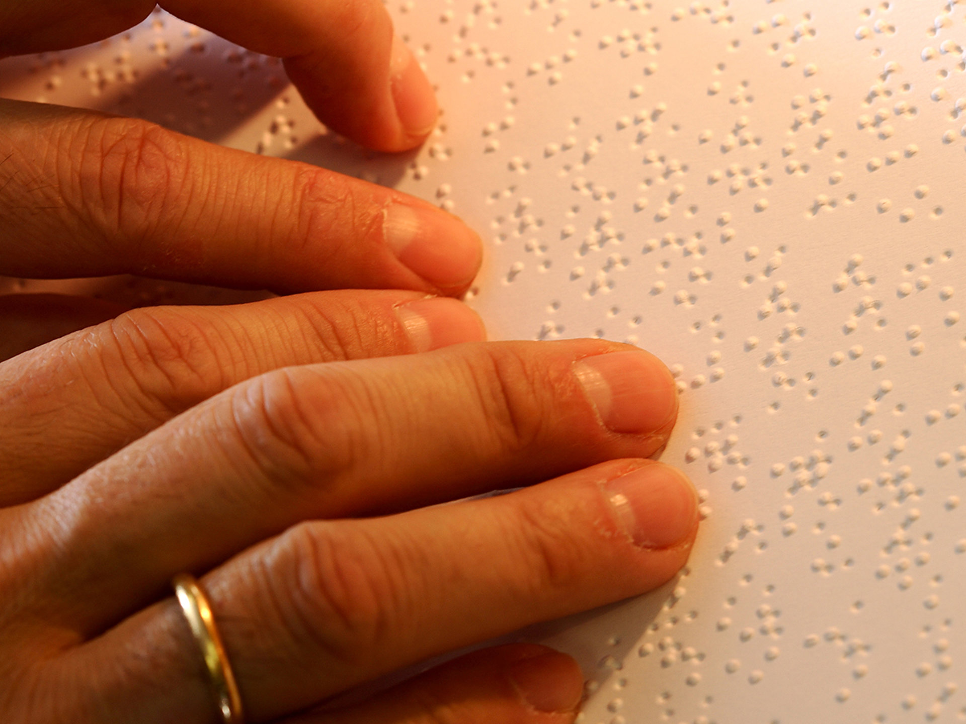 El Colegio de Médicos pone en valor el braille como herramienta clave de inclusión y salud visual