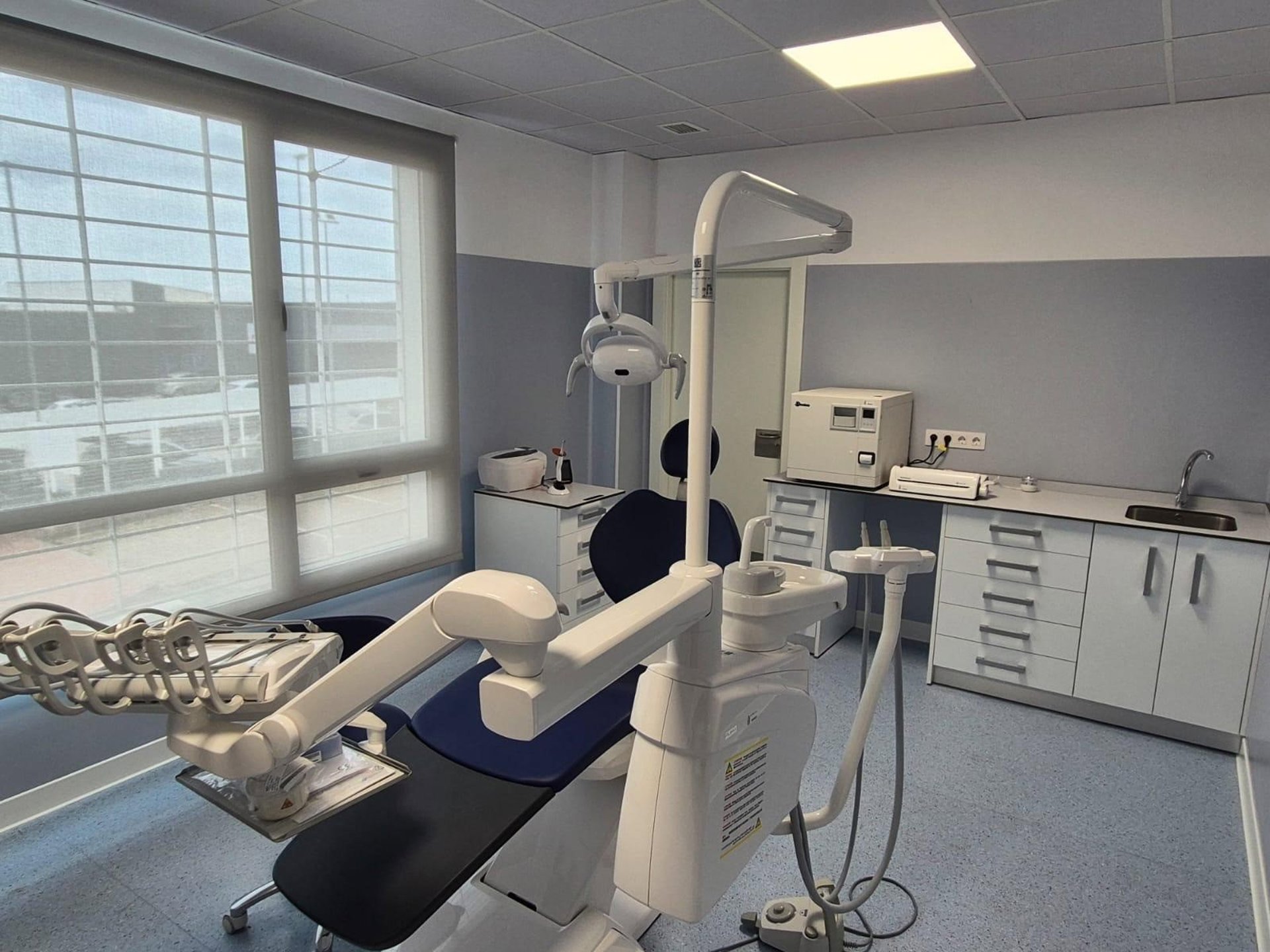 El Área Norte de Málaga renueva sus gabinetes de salud bucodental y lleva este servicio a la zona de Mollina